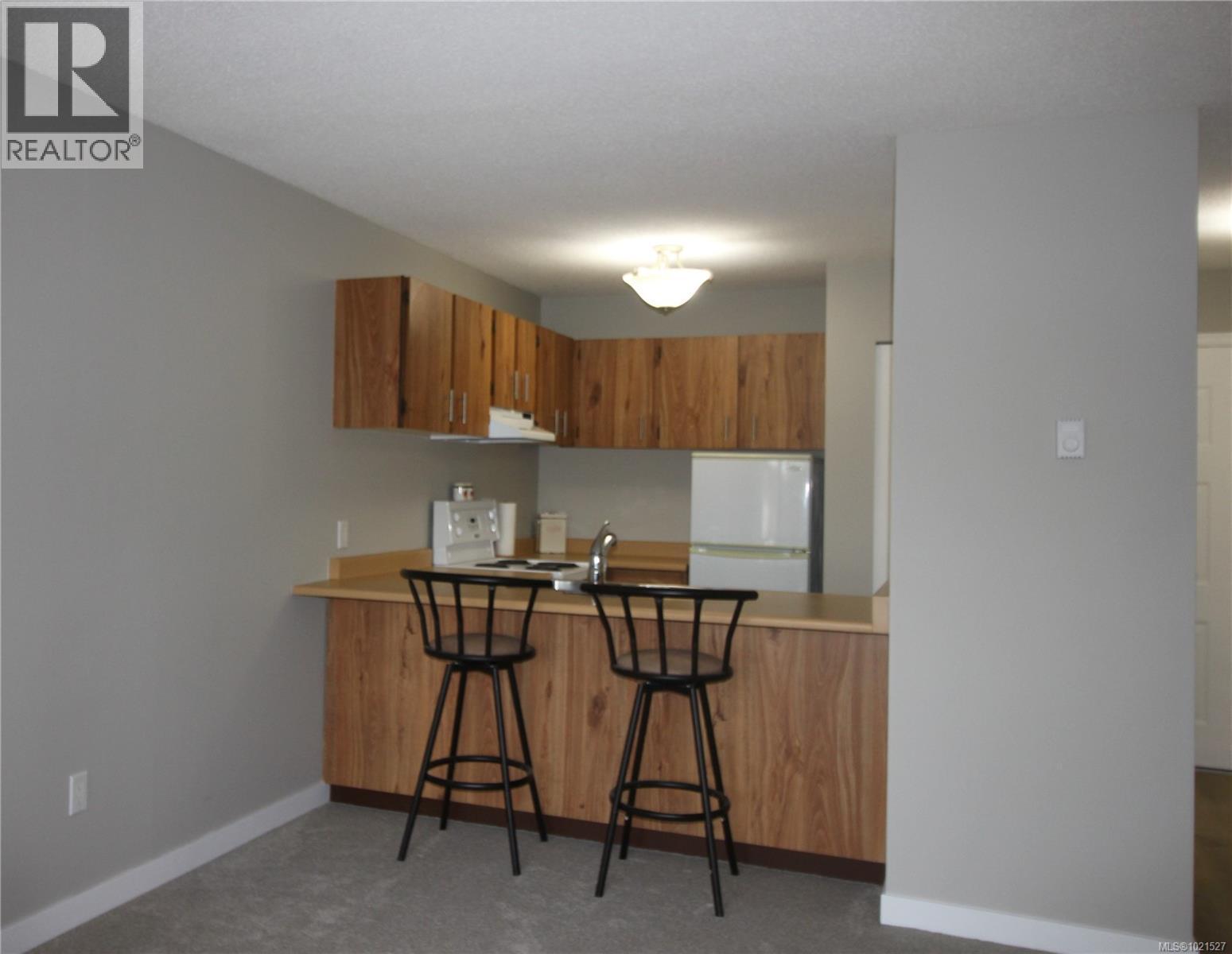204 2515 Alexander St, Duncan, BC - Indoor Photo Showing Kitchen