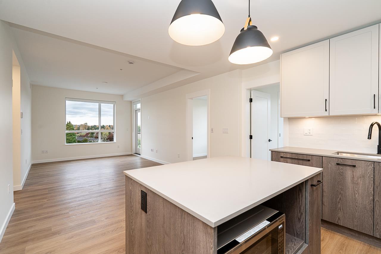 516 27218 Aldergrove Town Center Drive, Langley, BC - Indoor Photo Showing Kitchen