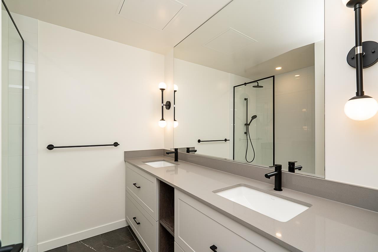 516 27218 Aldergrove Town Center Drive, Langley, BC - Indoor Photo Showing Bathroom
