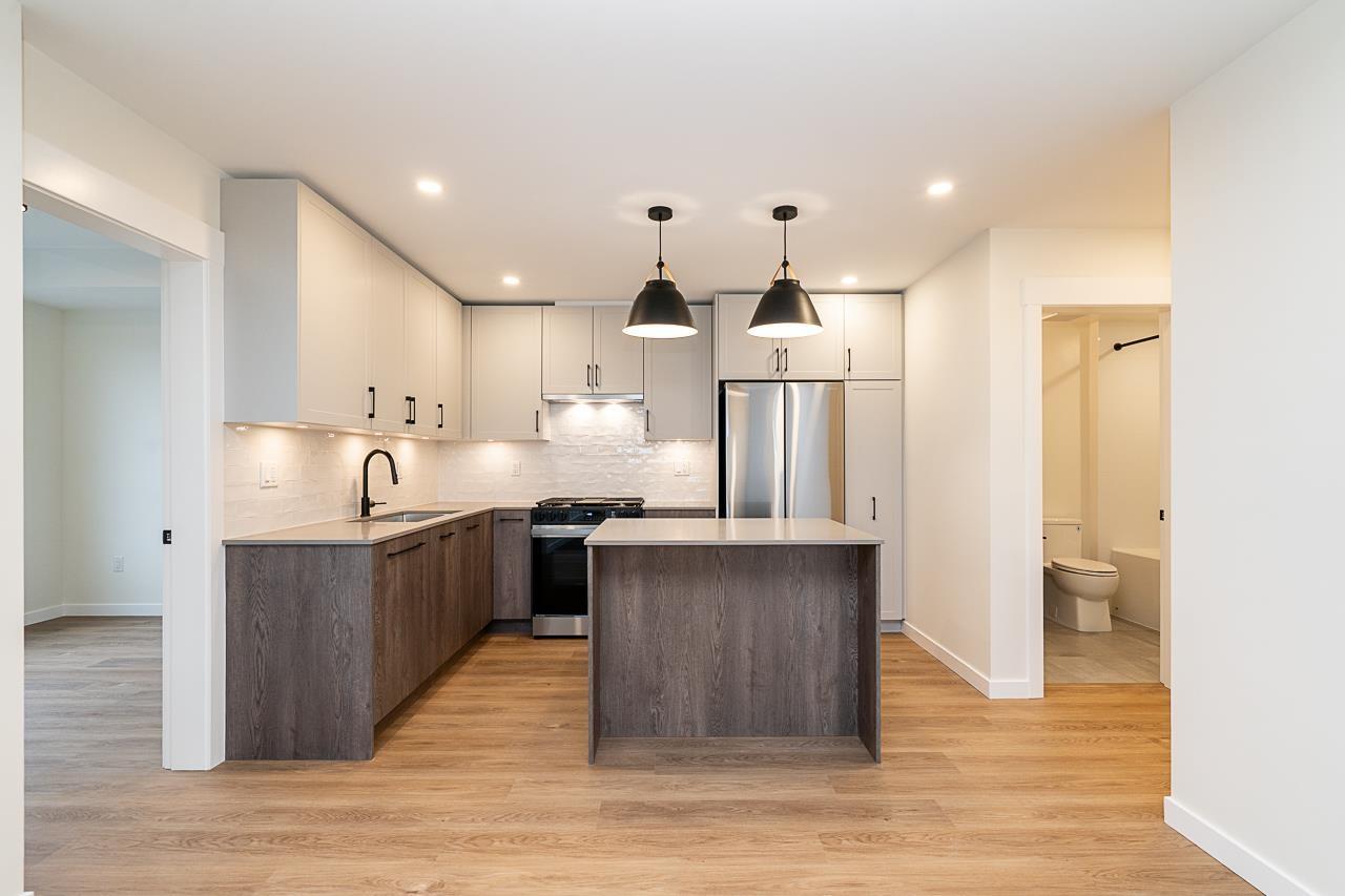 516 27218 Aldergrove Town Center Drive, Langley, BC - Indoor Photo Showing Kitchen With Stainless Steel Kitchen With Upgraded Kitchen