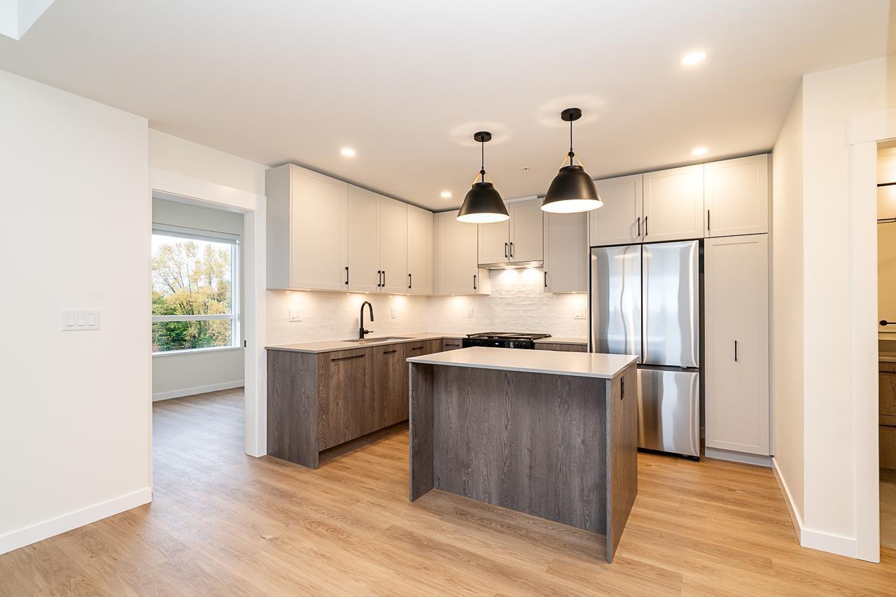 516 27218 Aldergrove Town Center Drive, Langley, BC - Indoor Photo Showing Kitchen With Stainless Steel Kitchen With Upgraded Kitchen