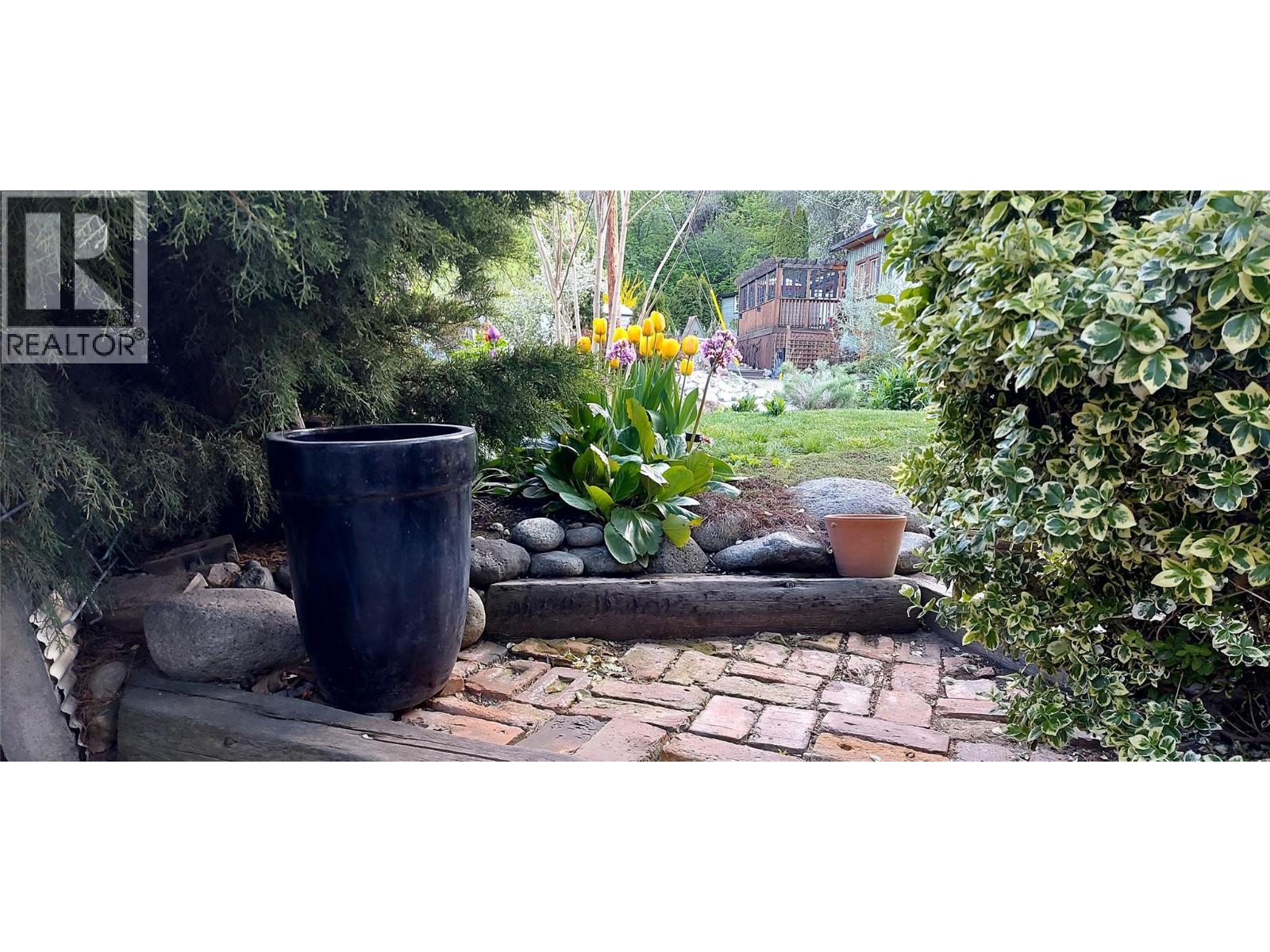 5706 Butler Street, Summerland, BC - Outdoor