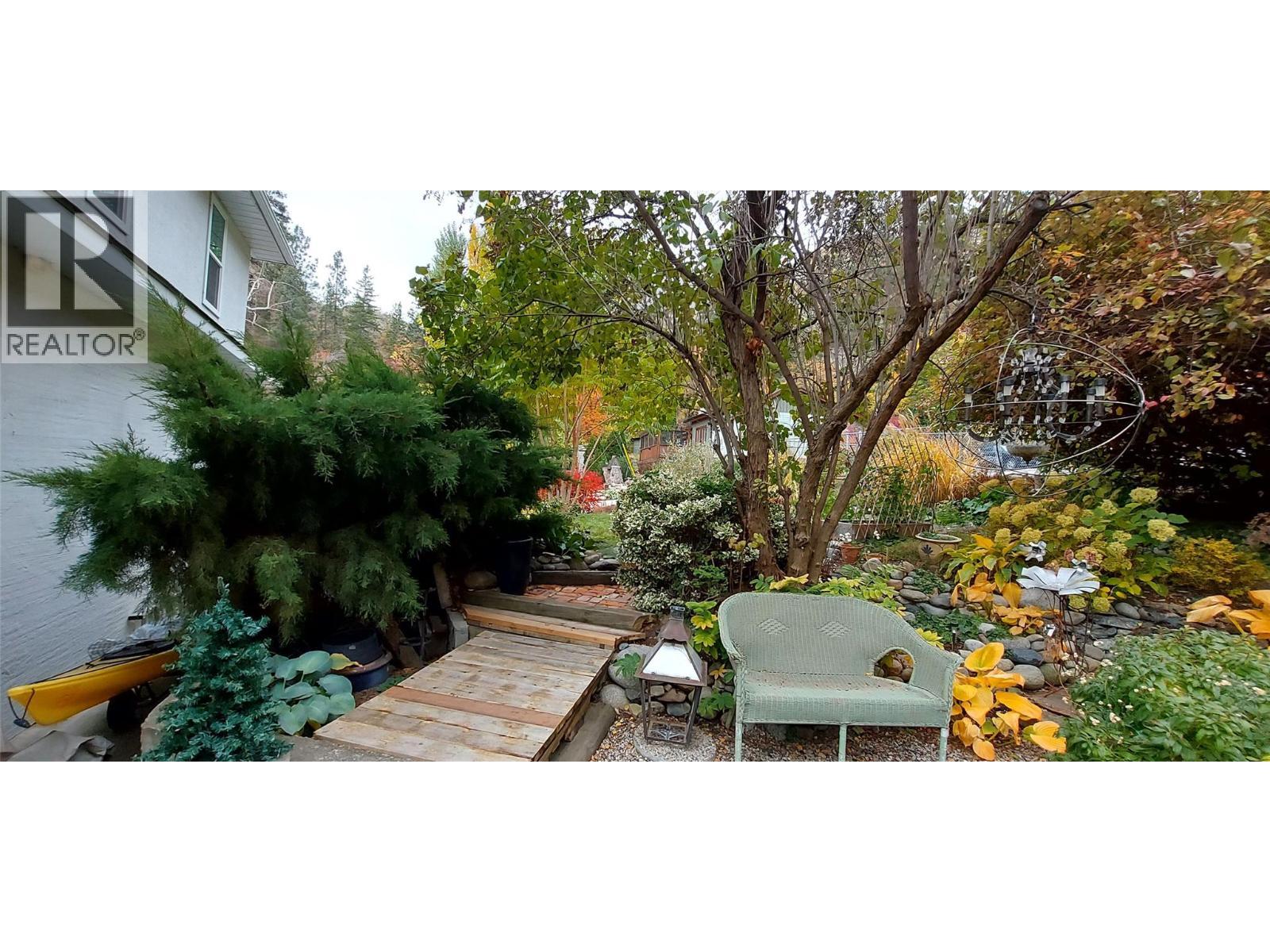 5706 Butler Street, Summerland, BC - Outdoor