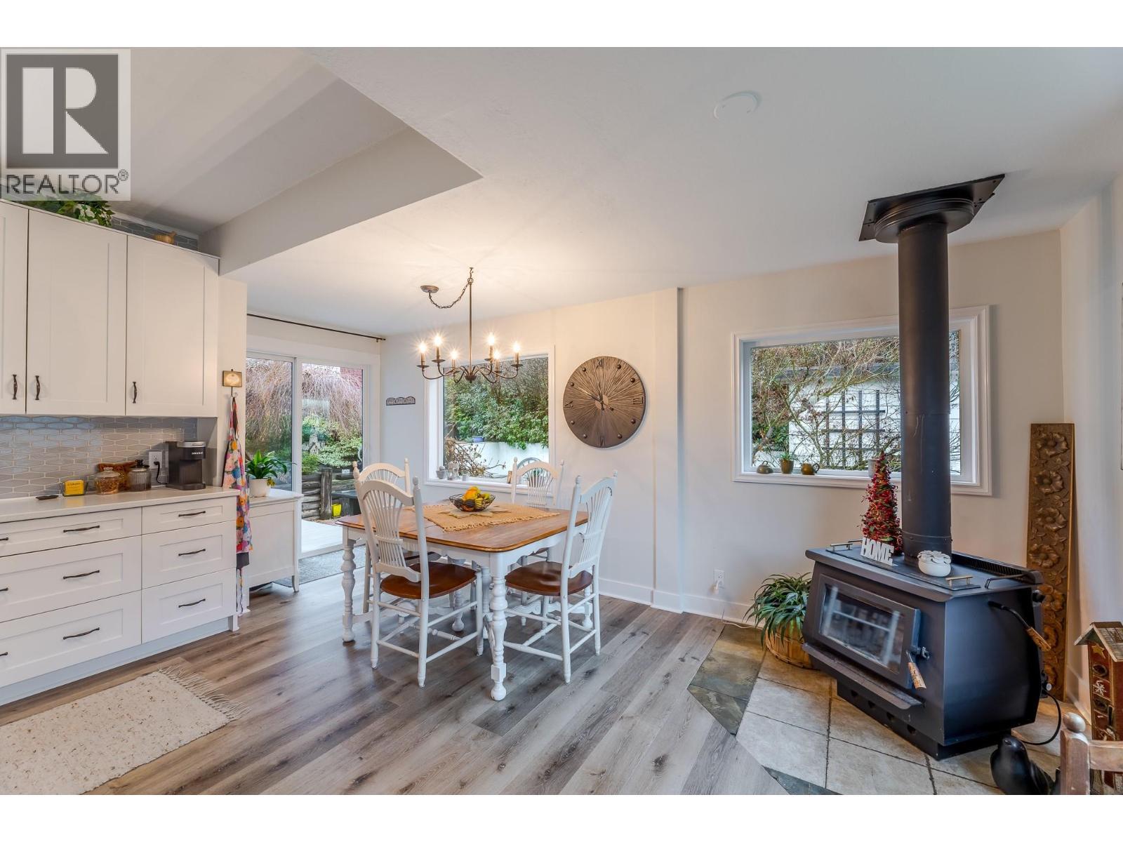 5706 Butler Street, Summerland, BC - Indoor Photo Showing Dining Room