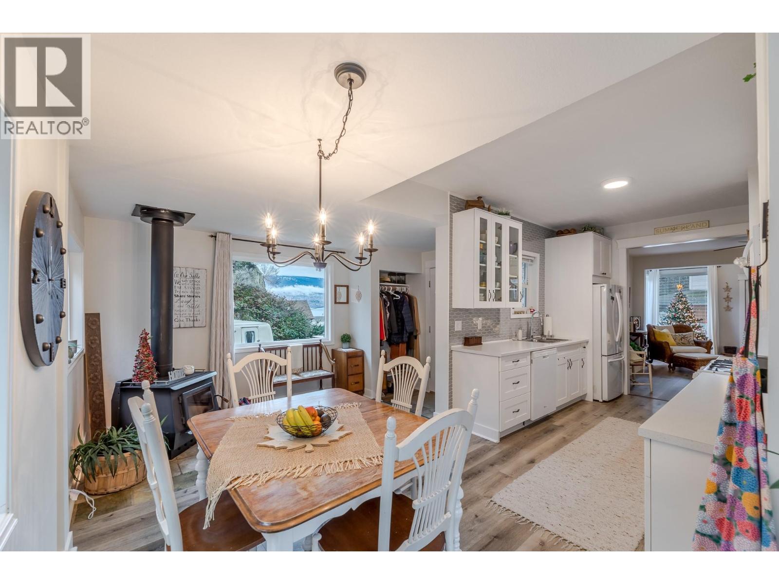 5706 Butler Street, Summerland, BC - Indoor Photo Showing Dining Room