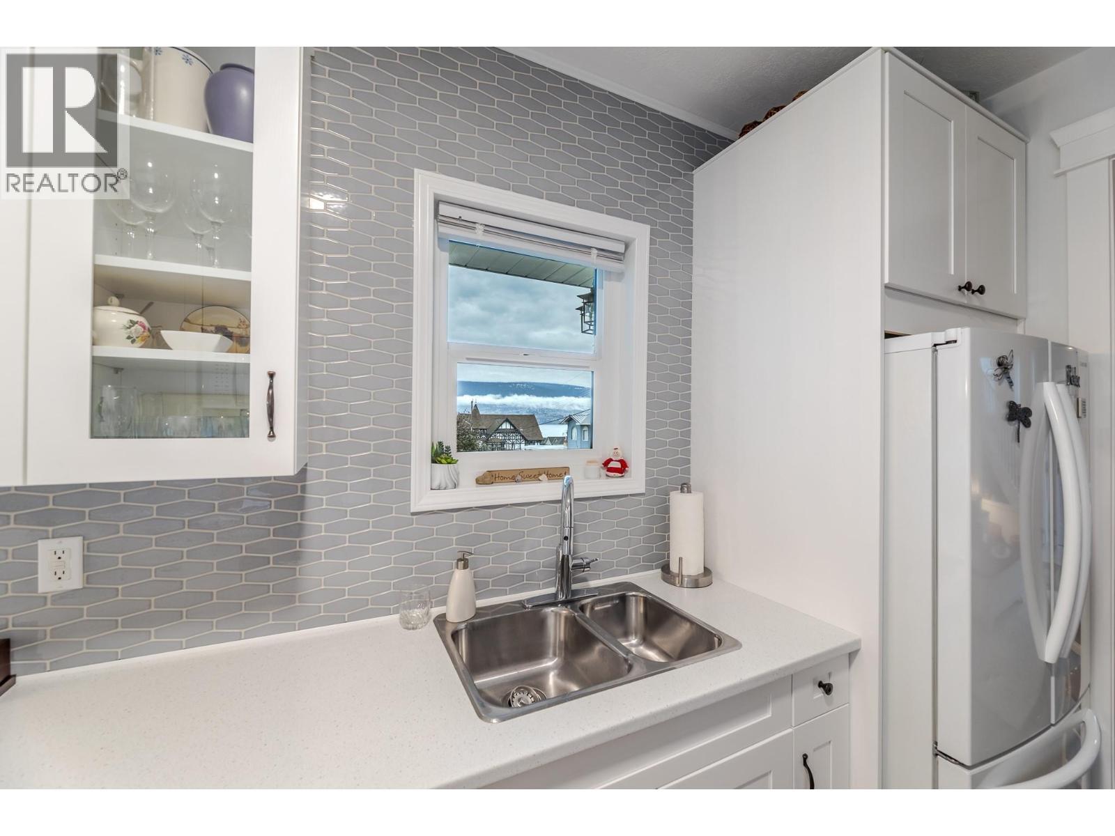5706 Butler Street, Summerland, BC - Indoor Photo Showing Kitchen With Double Sink