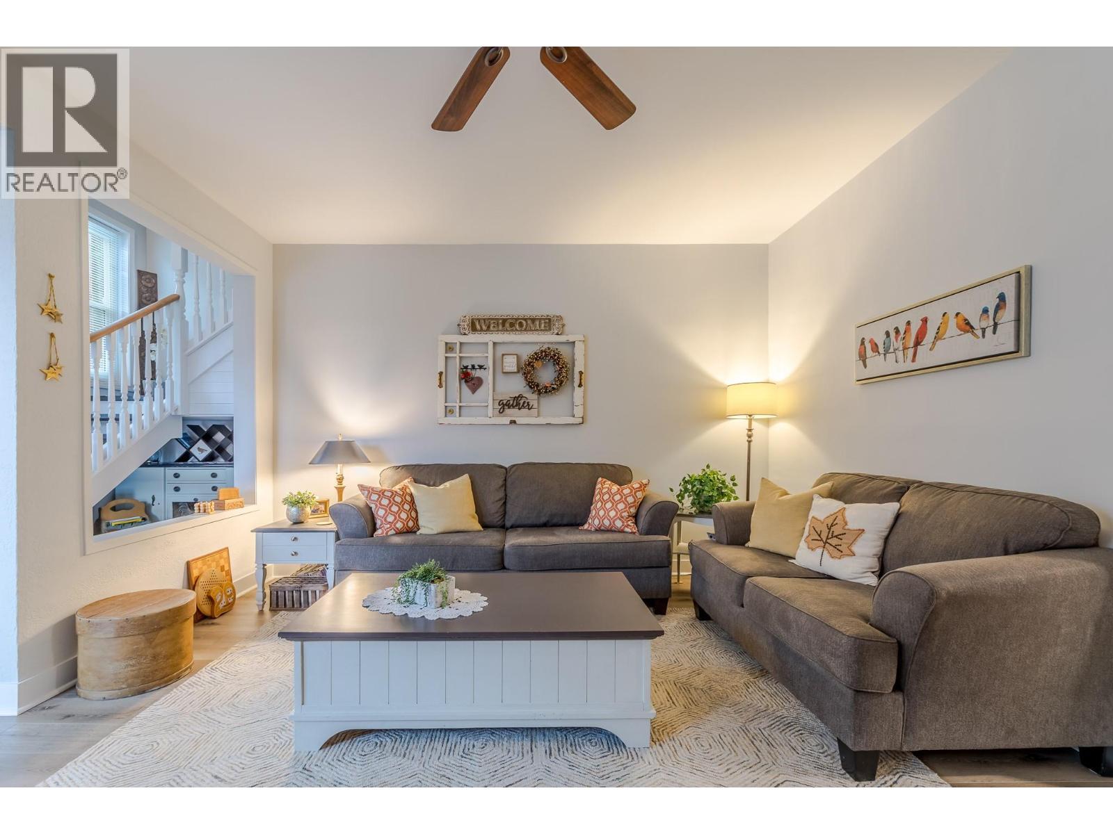 5706 Butler Street, Summerland, BC - Indoor Photo Showing Living Room