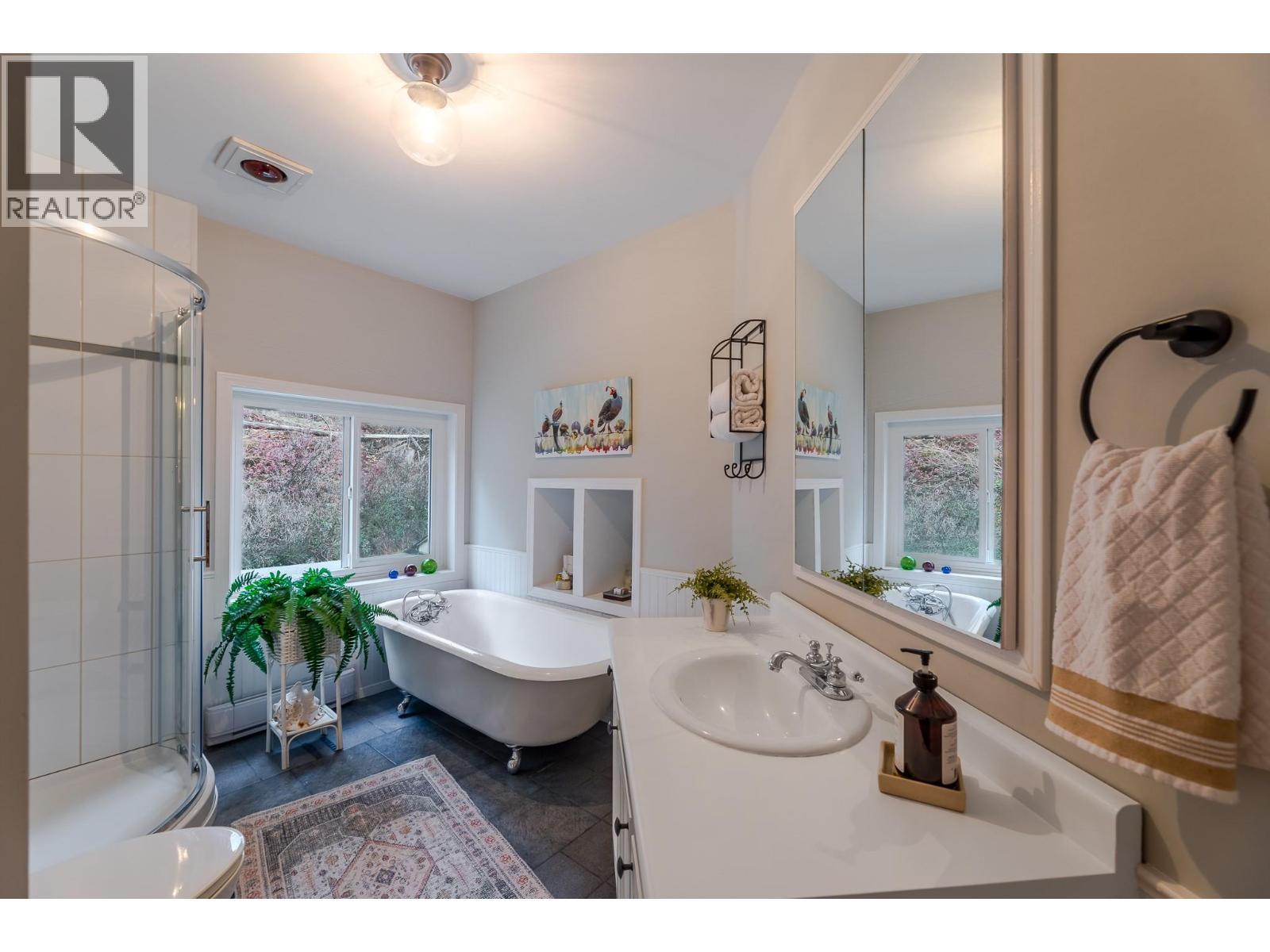 5706 Butler Street, Summerland, BC - Indoor Photo Showing Bathroom