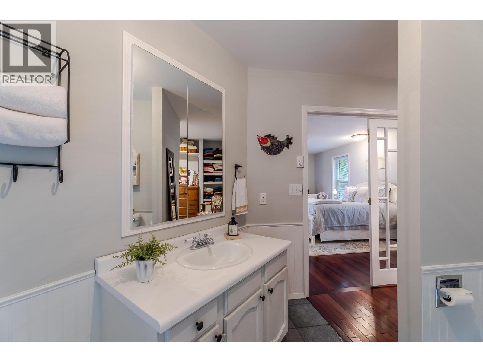5706 Butler Street, Summerland, BC - Indoor Photo Showing Bathroom