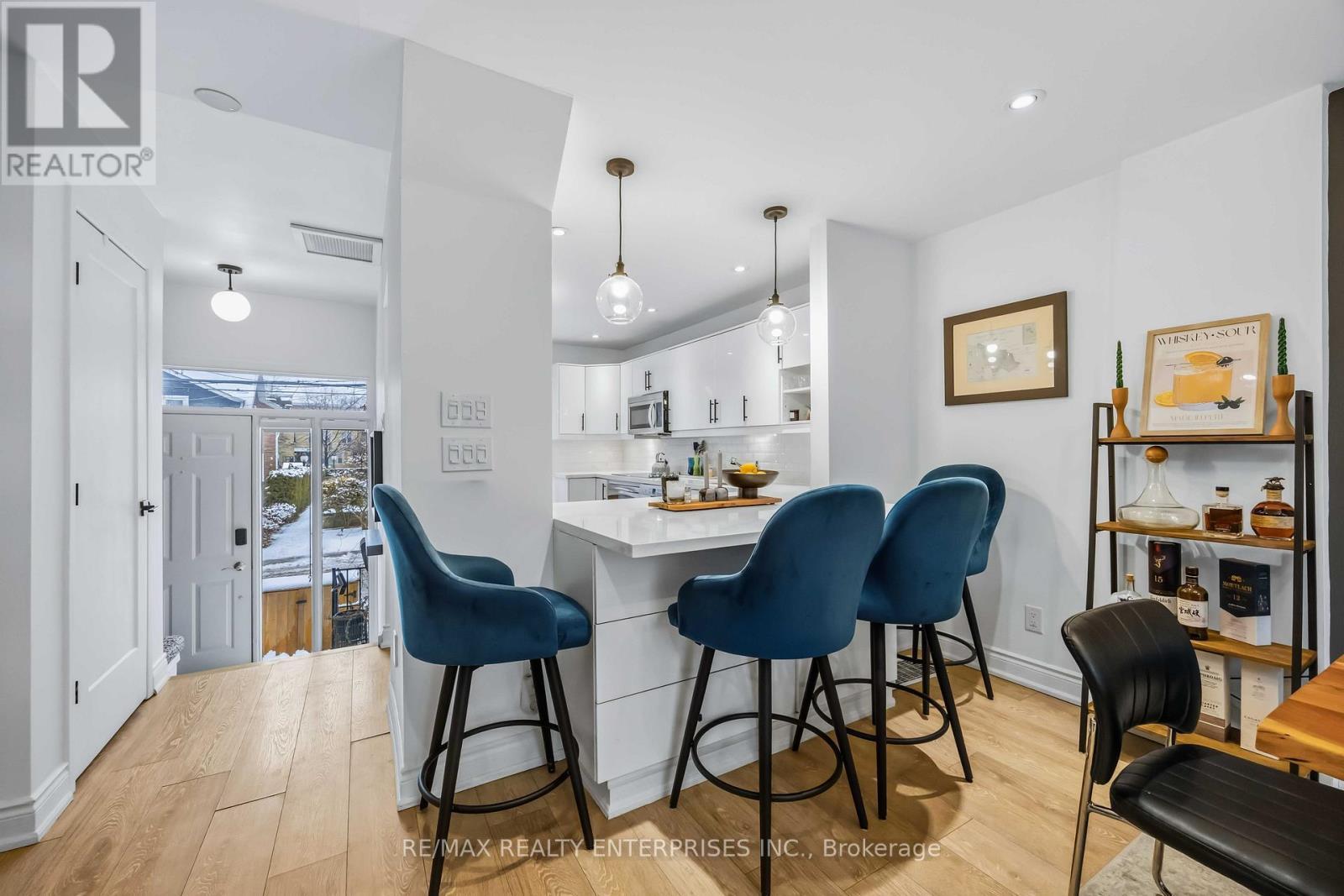 121 Montgomery Avenue, Toronto, ON - Indoor