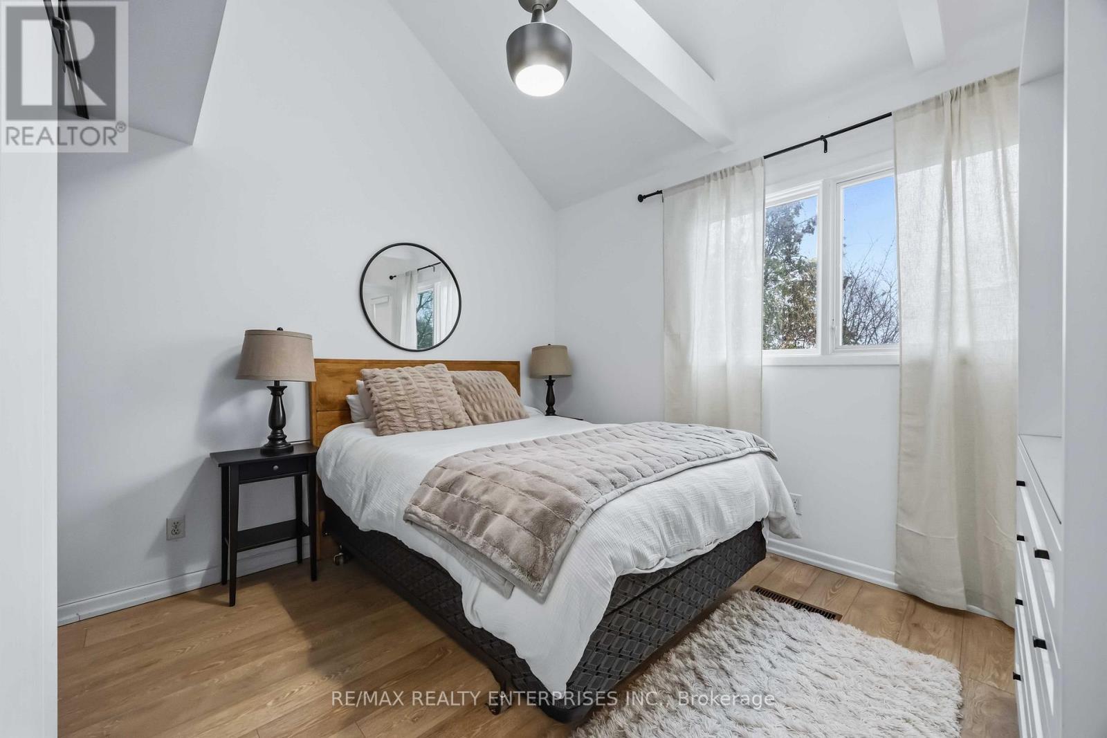 121 Montgomery Avenue, Toronto, ON - Indoor Photo Showing Bedroom