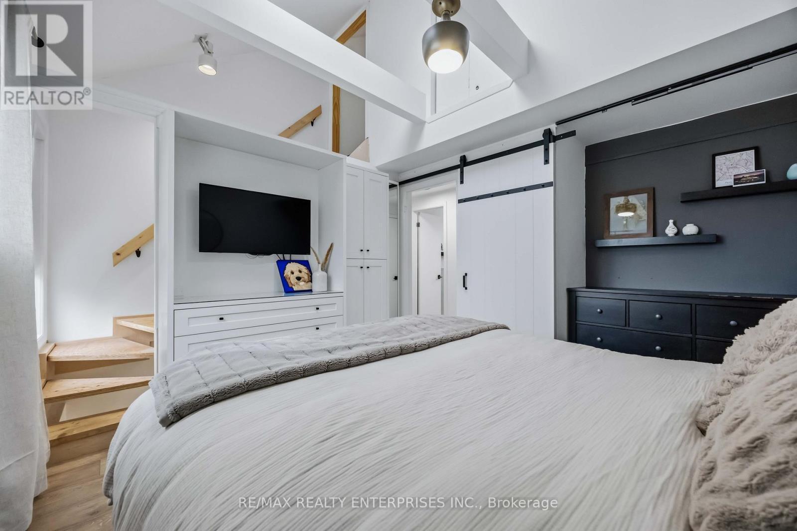 121 Montgomery Avenue, Toronto, ON - Indoor Photo Showing Bedroom