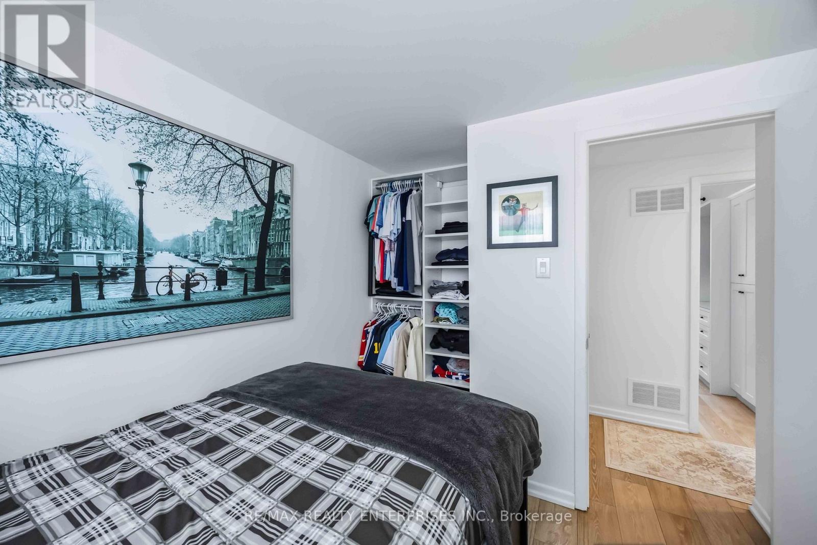 121 Montgomery Avenue, Toronto, ON - Indoor Photo Showing Bedroom