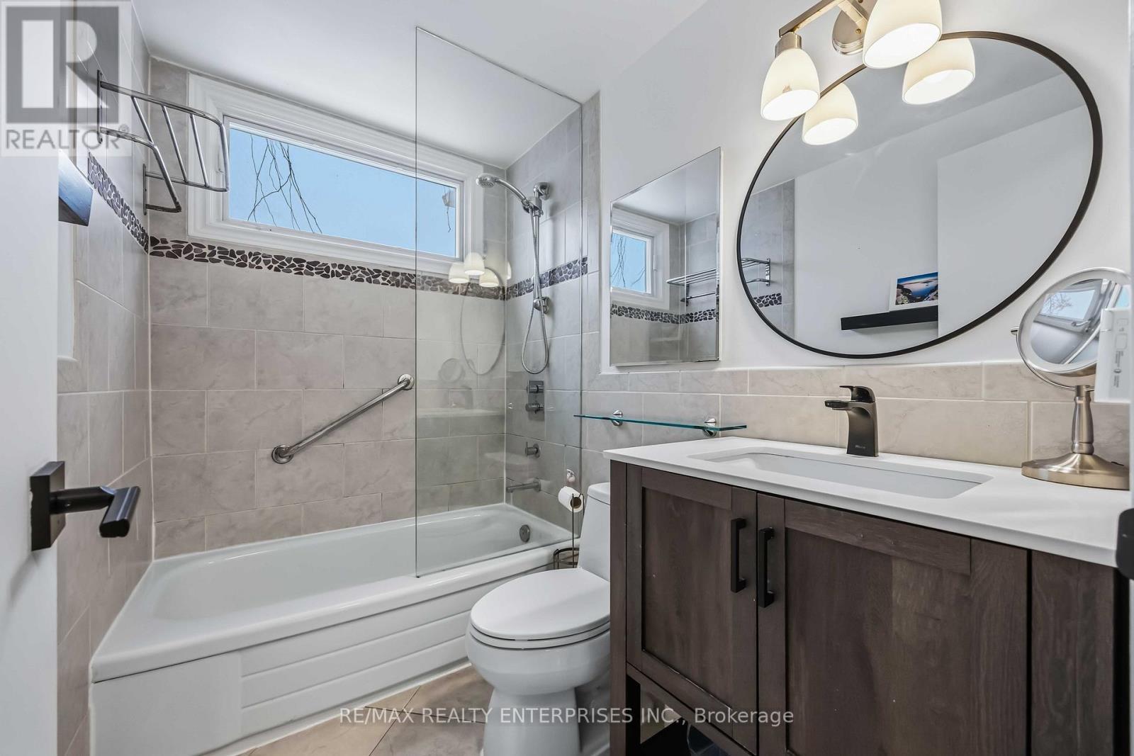 121 Montgomery Avenue, Toronto, ON - Indoor Photo Showing Bathroom