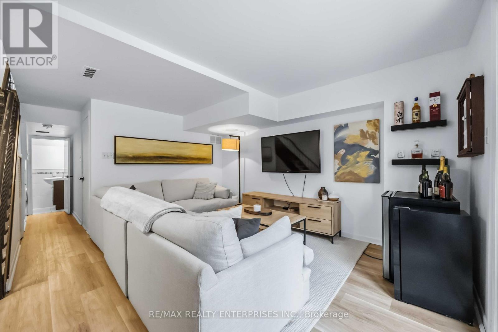 121 Montgomery Avenue, Toronto, ON - Indoor