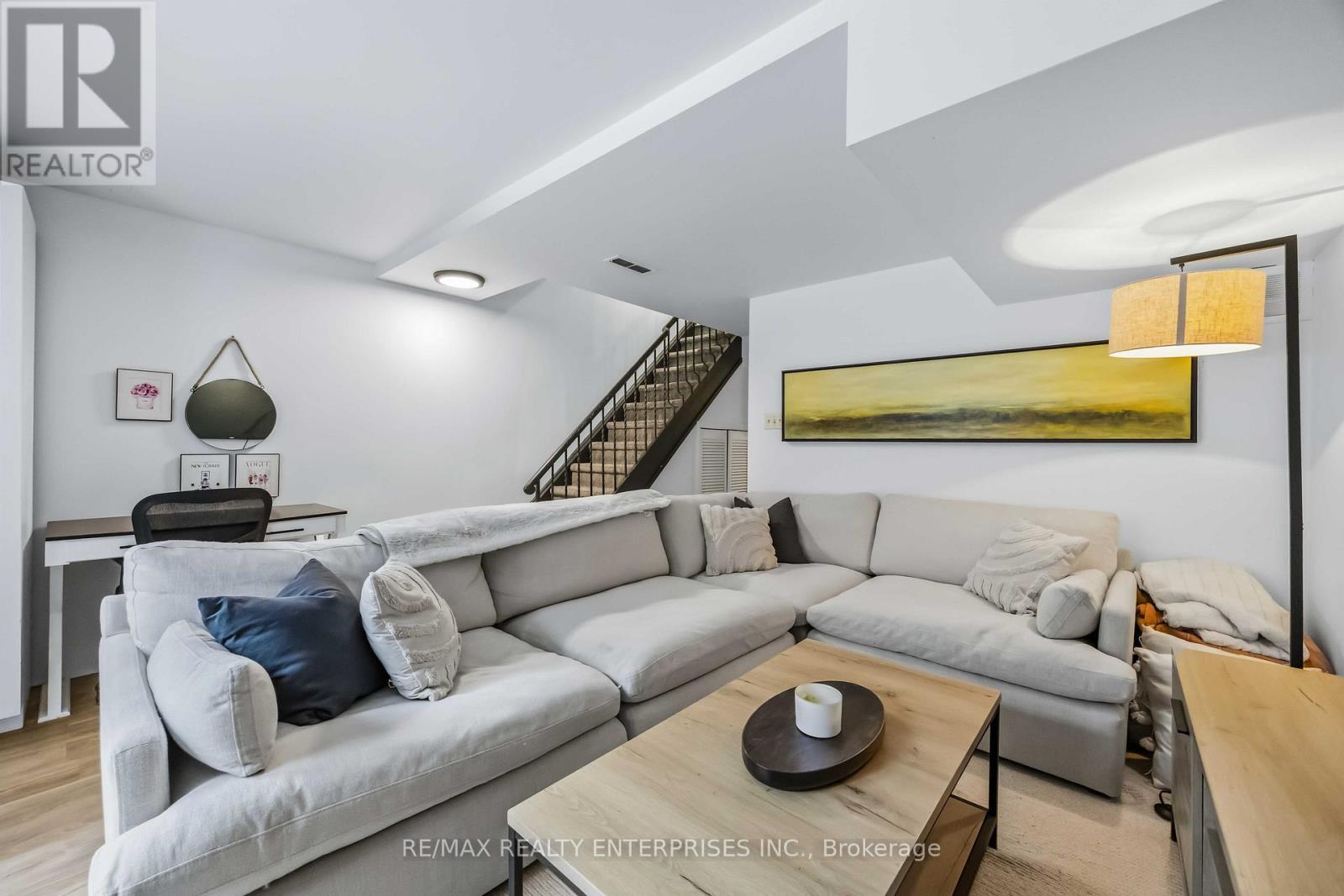 121 Montgomery Avenue, Toronto, ON - Indoor Photo Showing Living Room
