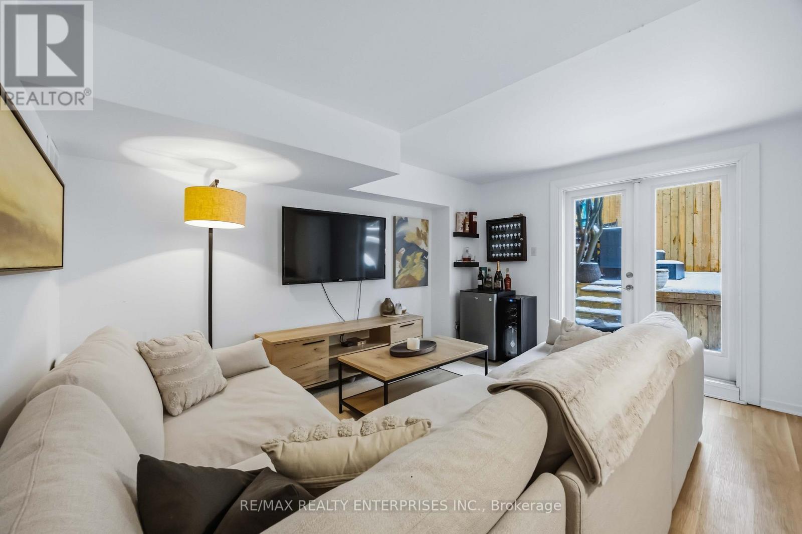 121 Montgomery Avenue, Toronto, ON - Indoor