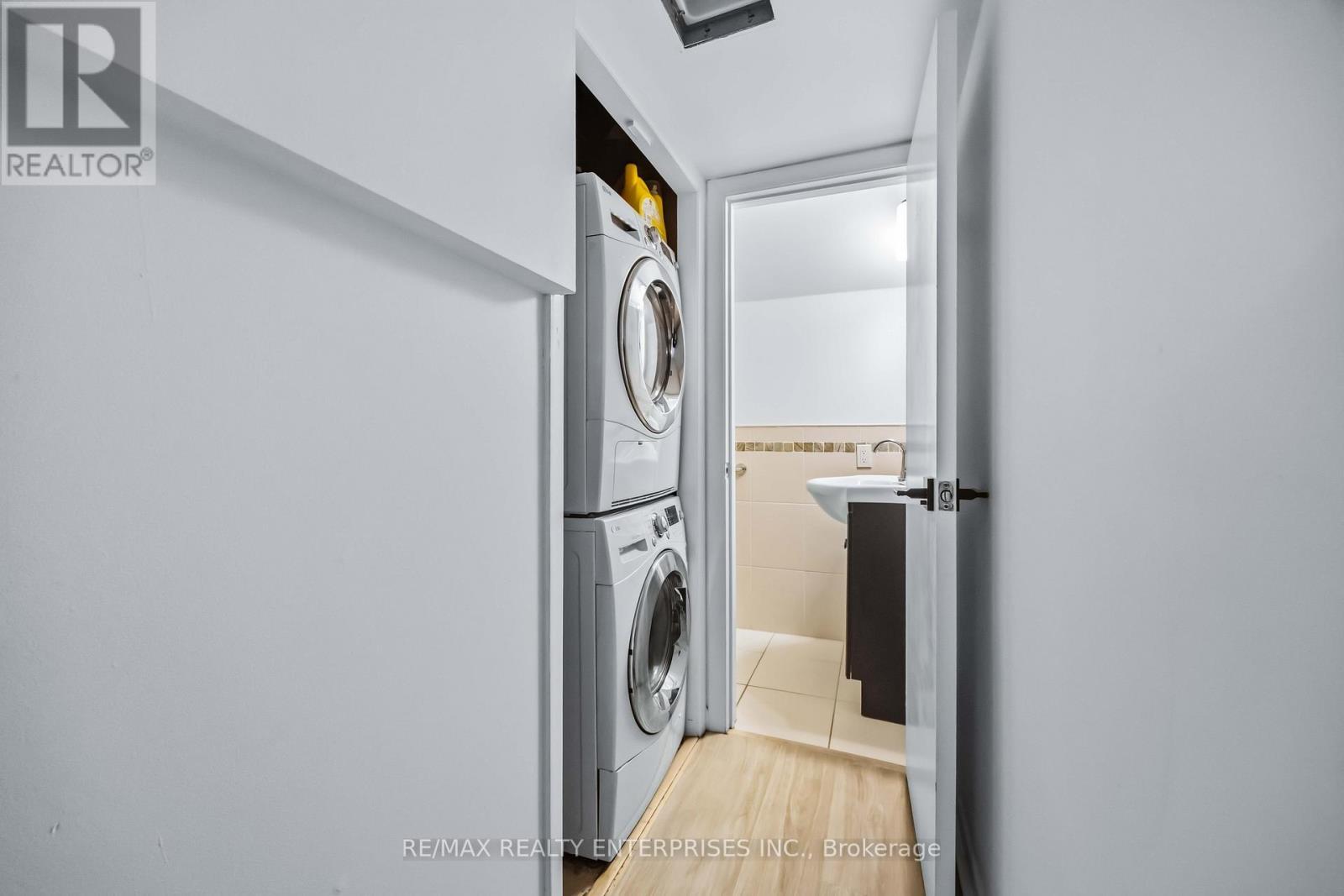 121 Montgomery Avenue, Toronto, ON - Indoor Photo Showing Laundry Room