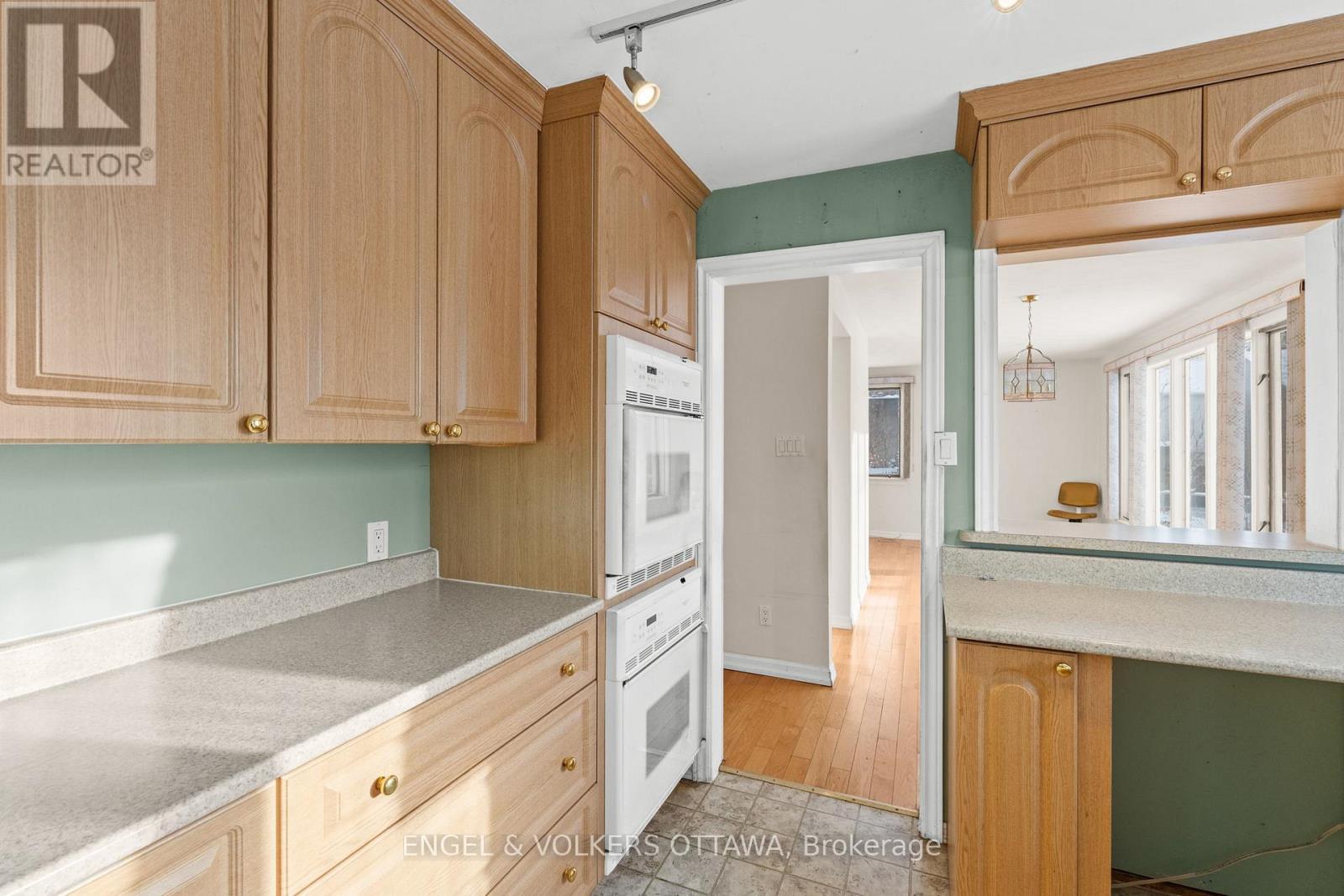 2626 Elmhurst Street, Ottawa, ON - Indoor Photo Showing Kitchen