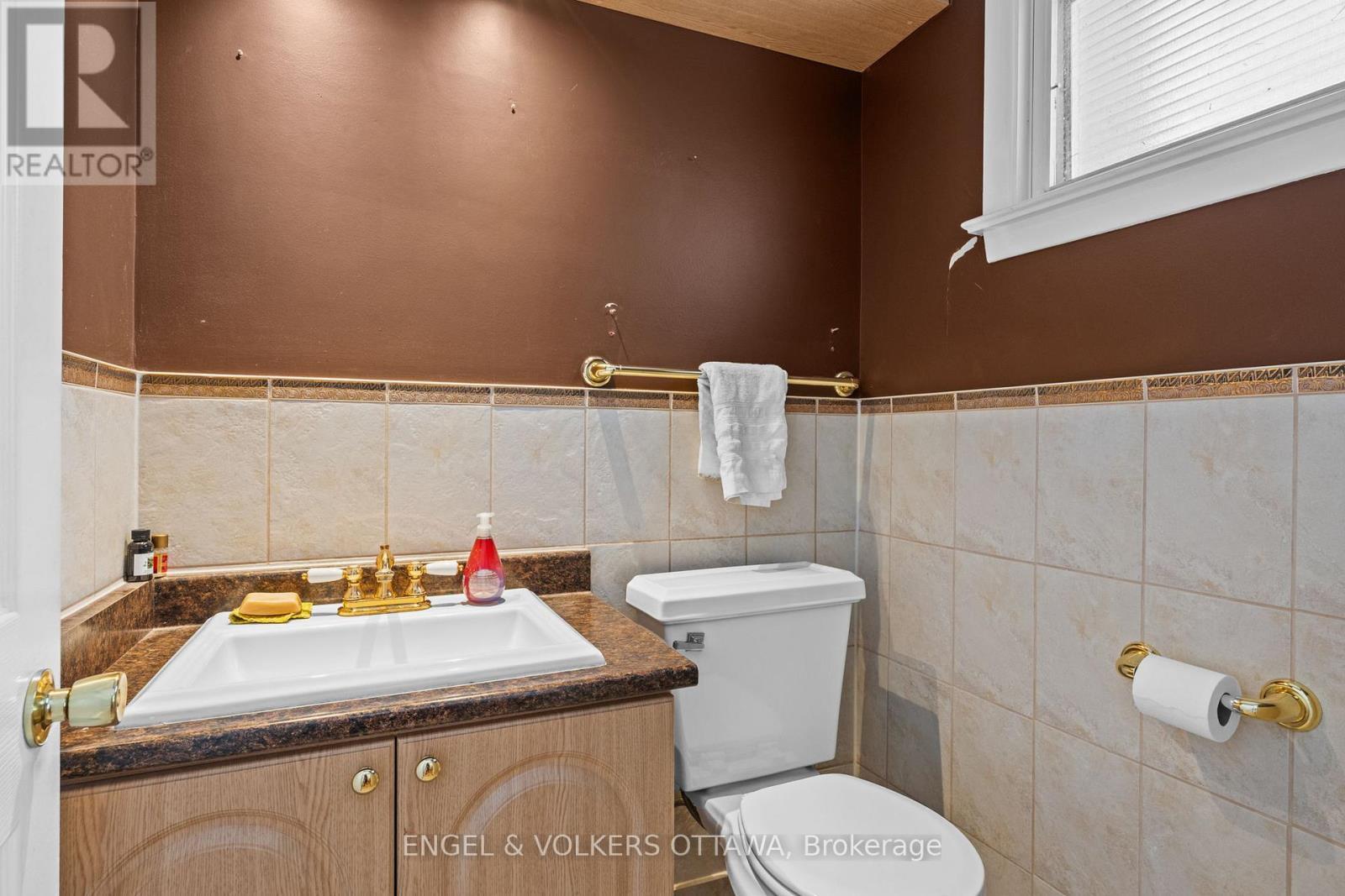 2626 Elmhurst Street, Ottawa, ON - Indoor Photo Showing Bathroom