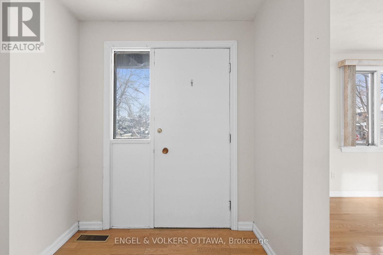 2626 Elmhurst Street, Ottawa, ON - Indoor Photo Showing Other Room