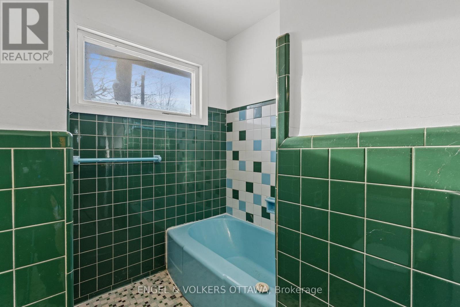 2626 Elmhurst Street, Ottawa, ON - Indoor Photo Showing Bathroom