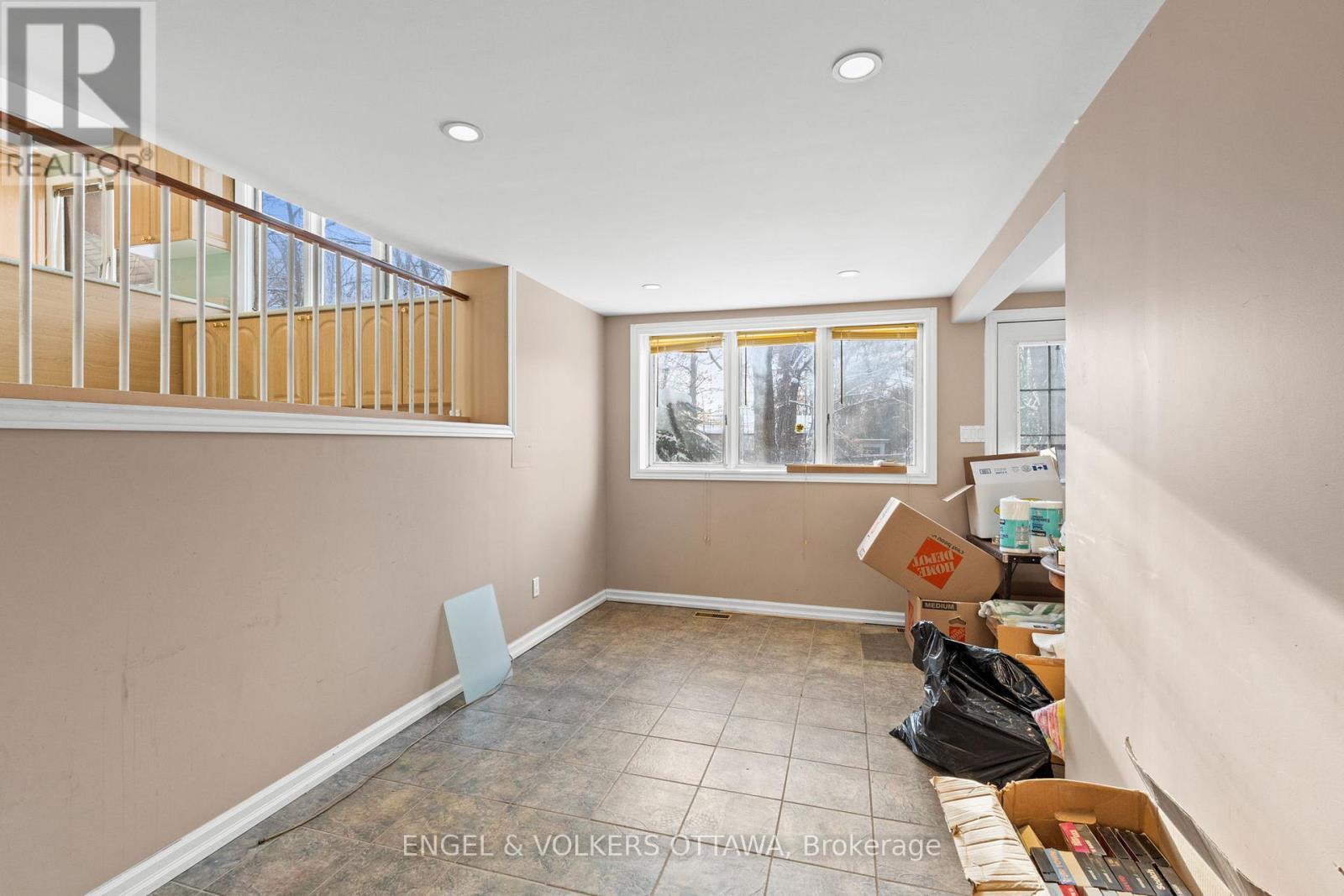 2626 Elmhurst Street, Ottawa, ON - Indoor Photo Showing Other Room