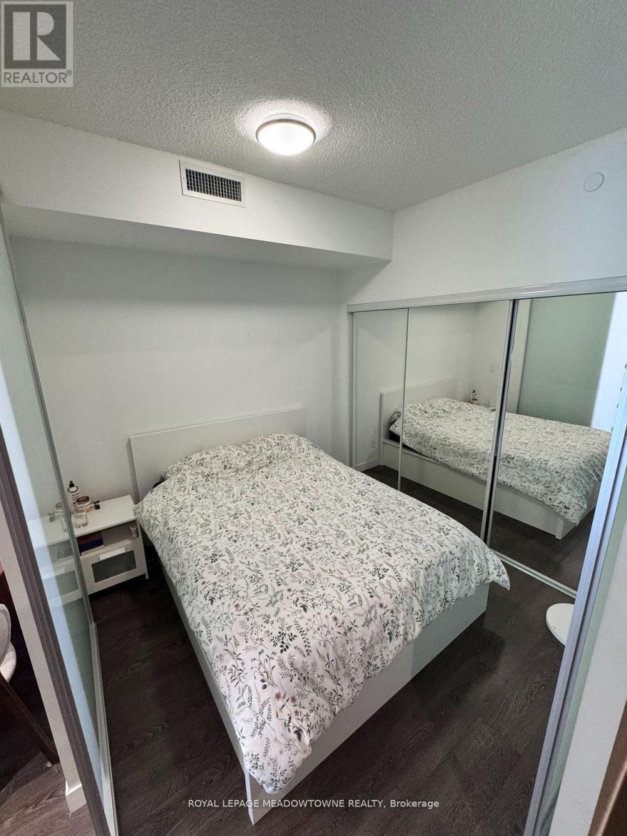 601 - 2055 Danforth Avenue, Toronto, ON - Indoor Photo Showing Bedroom