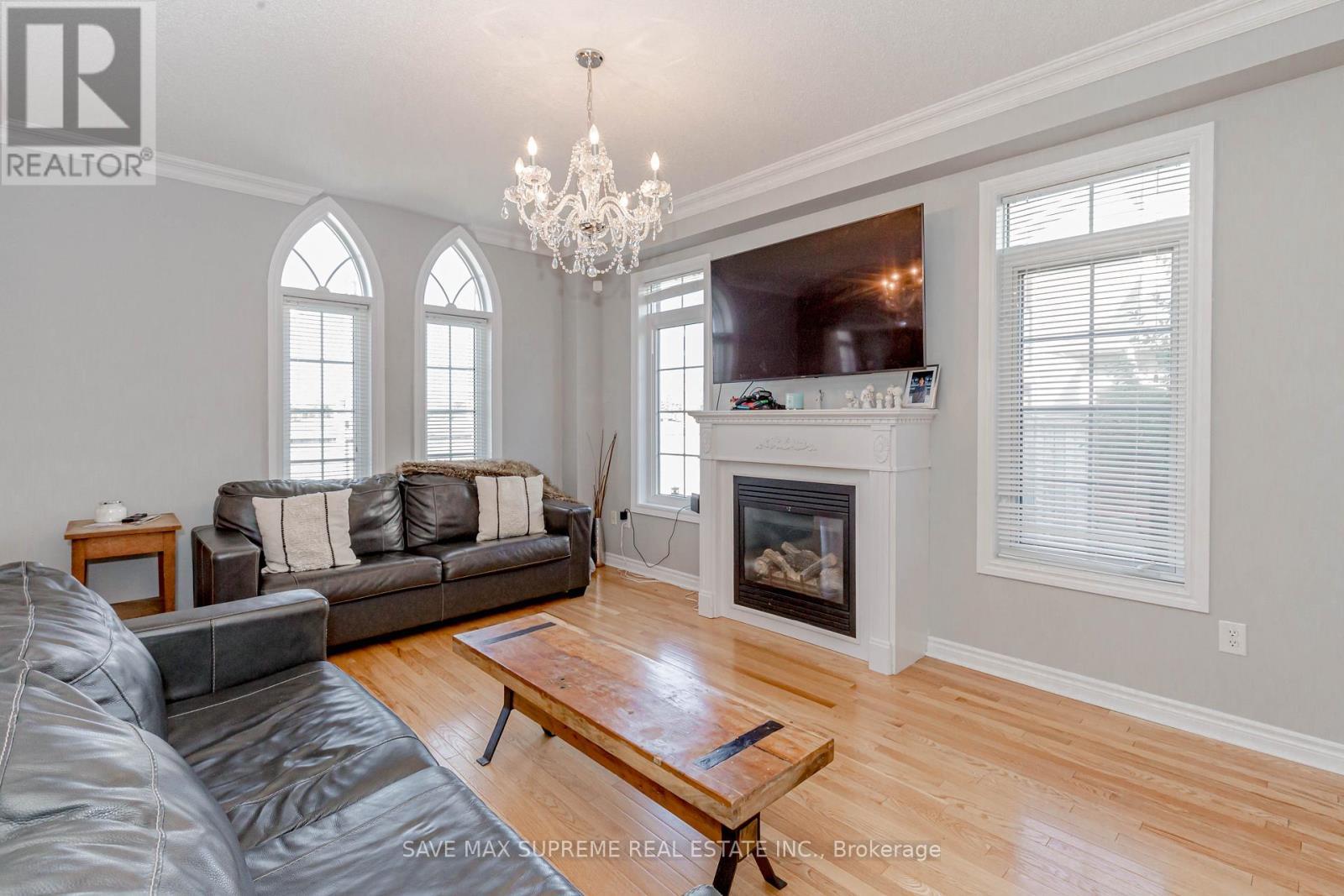 135 Prince William Way, Barrie, ON - Indoor Photo Showing Living Room With Fireplace