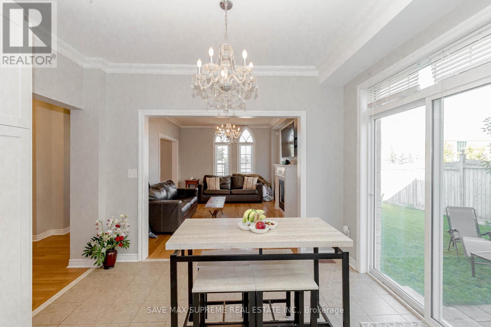 135 Prince William Way, Barrie, ON - Indoor Photo Showing Dining Room