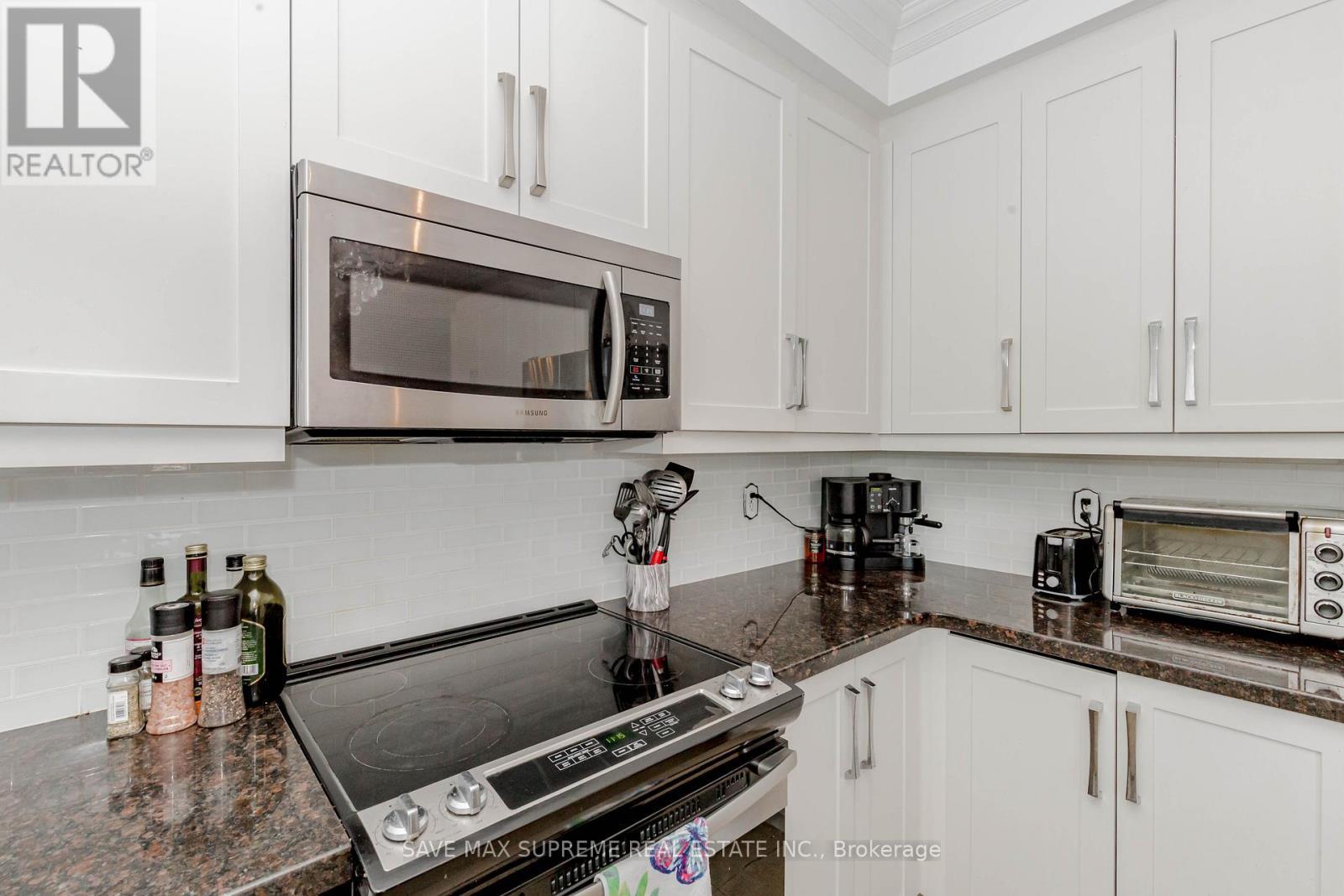 135 Prince William Way, Barrie, ON - Indoor Photo Showing Kitchen