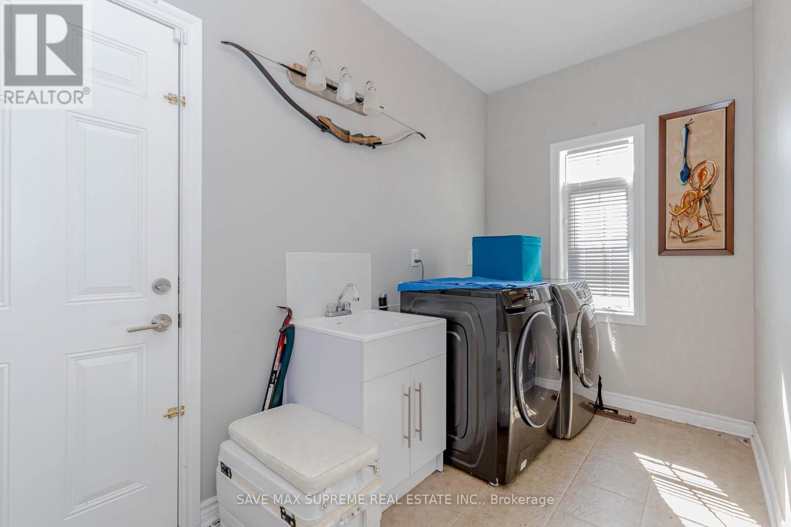 135 Prince William Way, Barrie, ON - Indoor Photo Showing Laundry Room