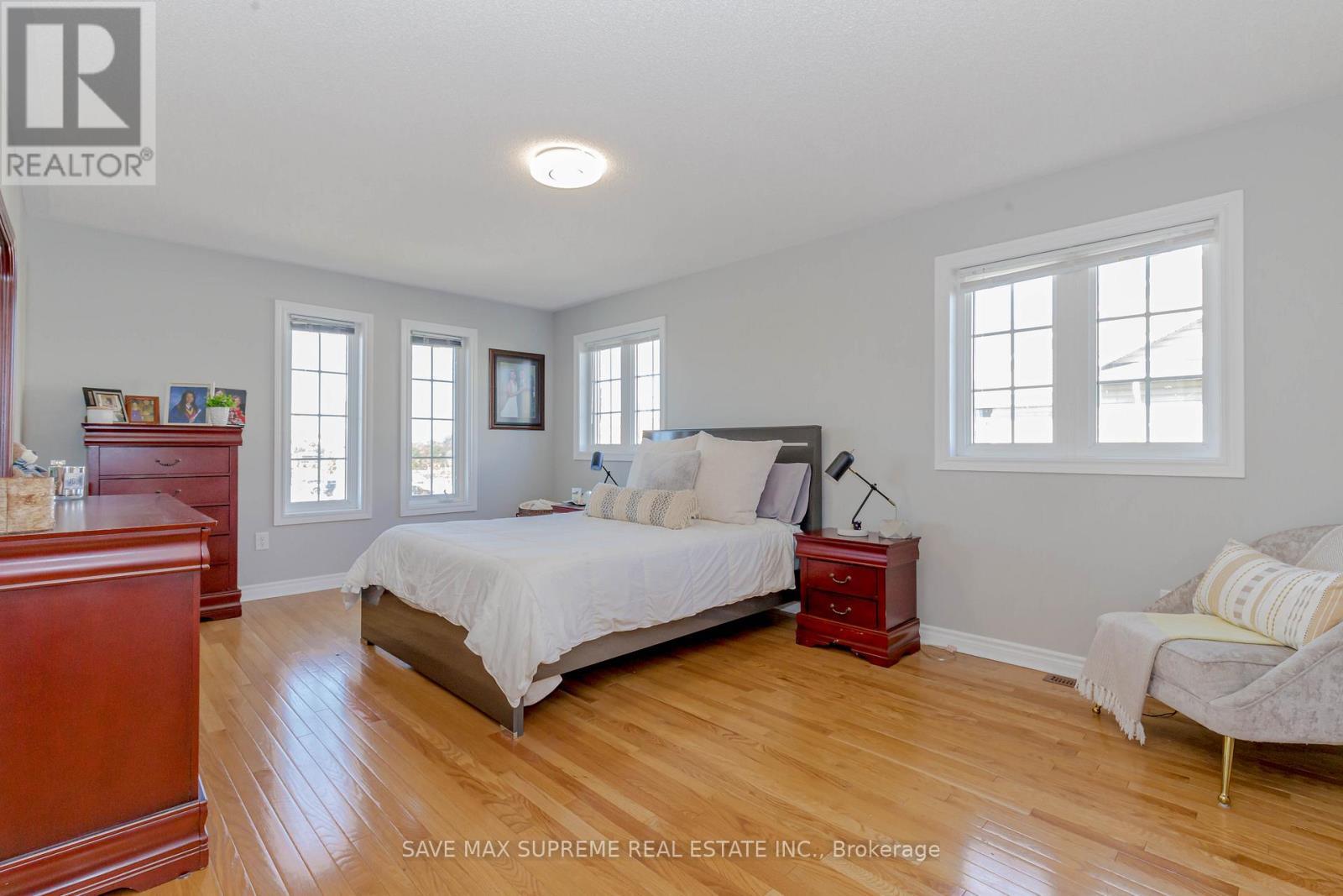 135 Prince William Way, Barrie, ON - Indoor Photo Showing Bedroom