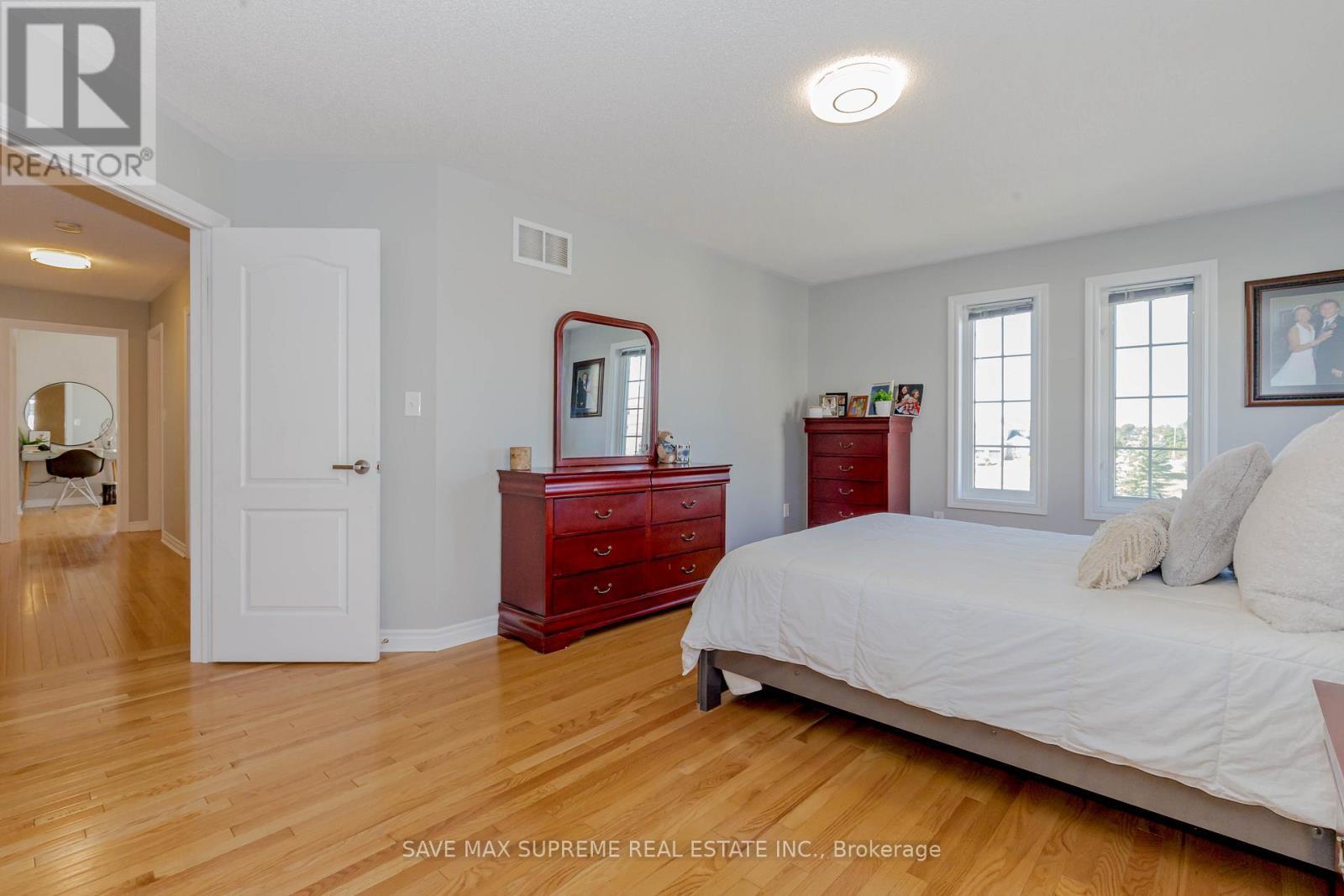 135 Prince William Way, Barrie, ON - Indoor Photo Showing Bedroom