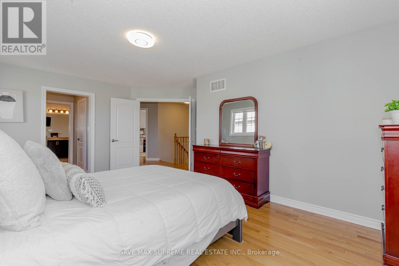 135 Prince William Way, Barrie, ON - Indoor Photo Showing Bedroom