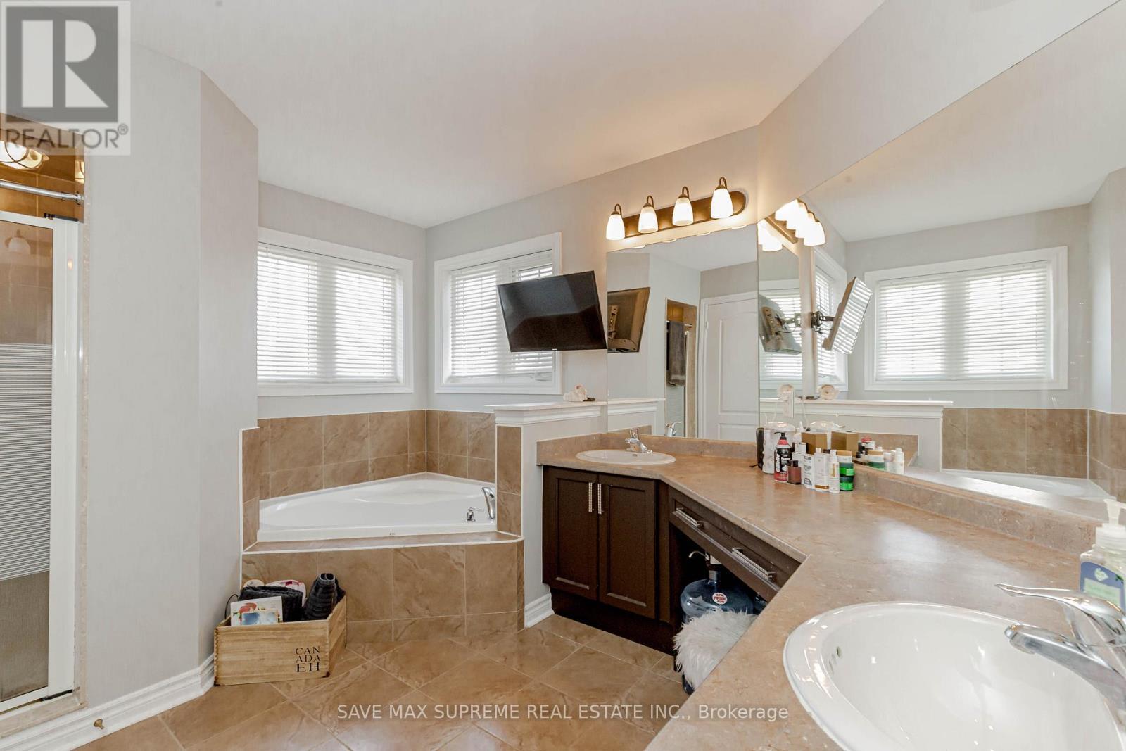 135 Prince William Way, Barrie, ON - Indoor Photo Showing Bathroom