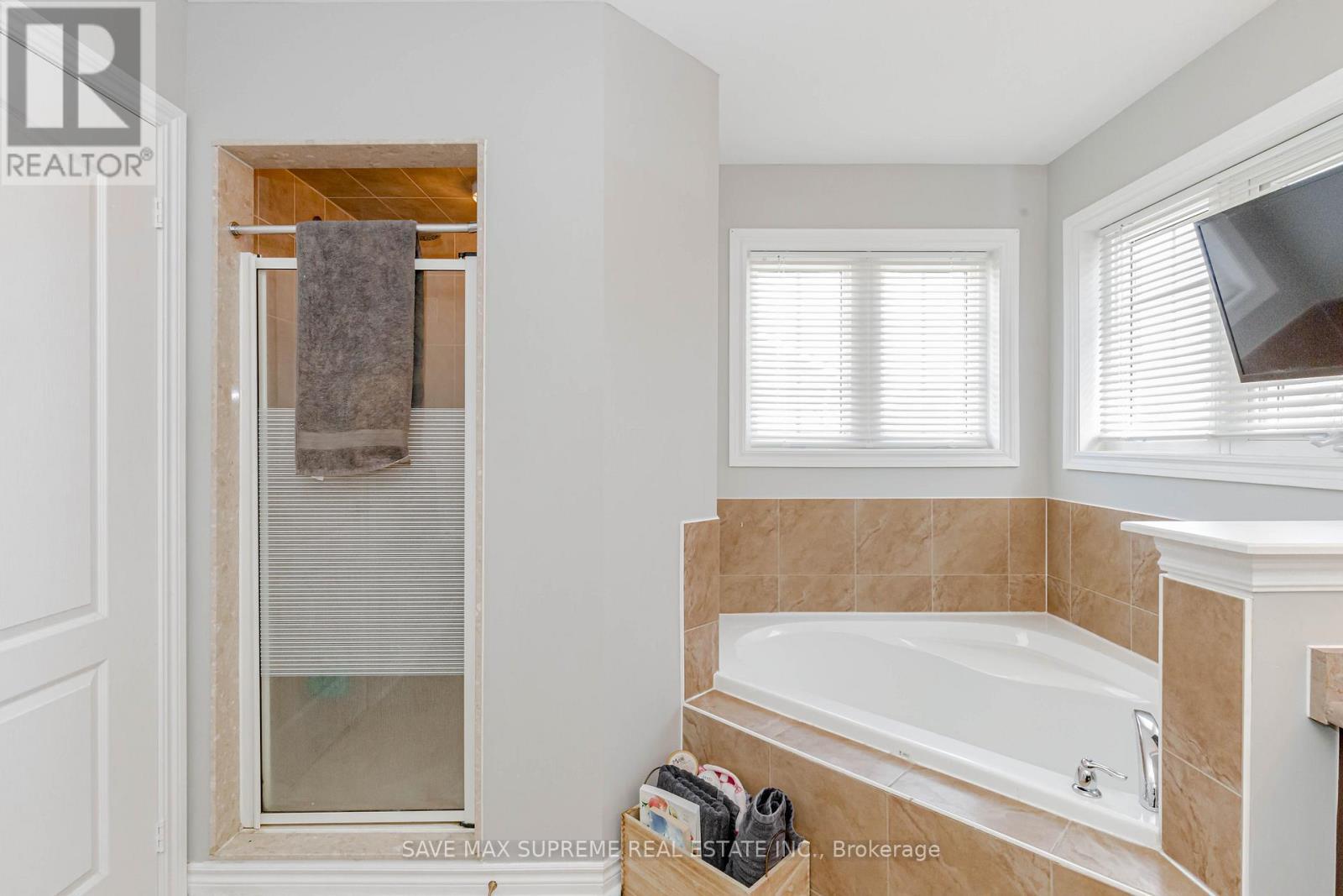 135 Prince William Way, Barrie, ON - Indoor Photo Showing Bathroom