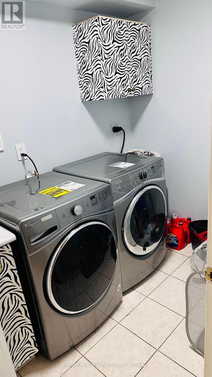 19 Flatlands Way, Brampton, ON - Indoor Photo Showing Laundry Room