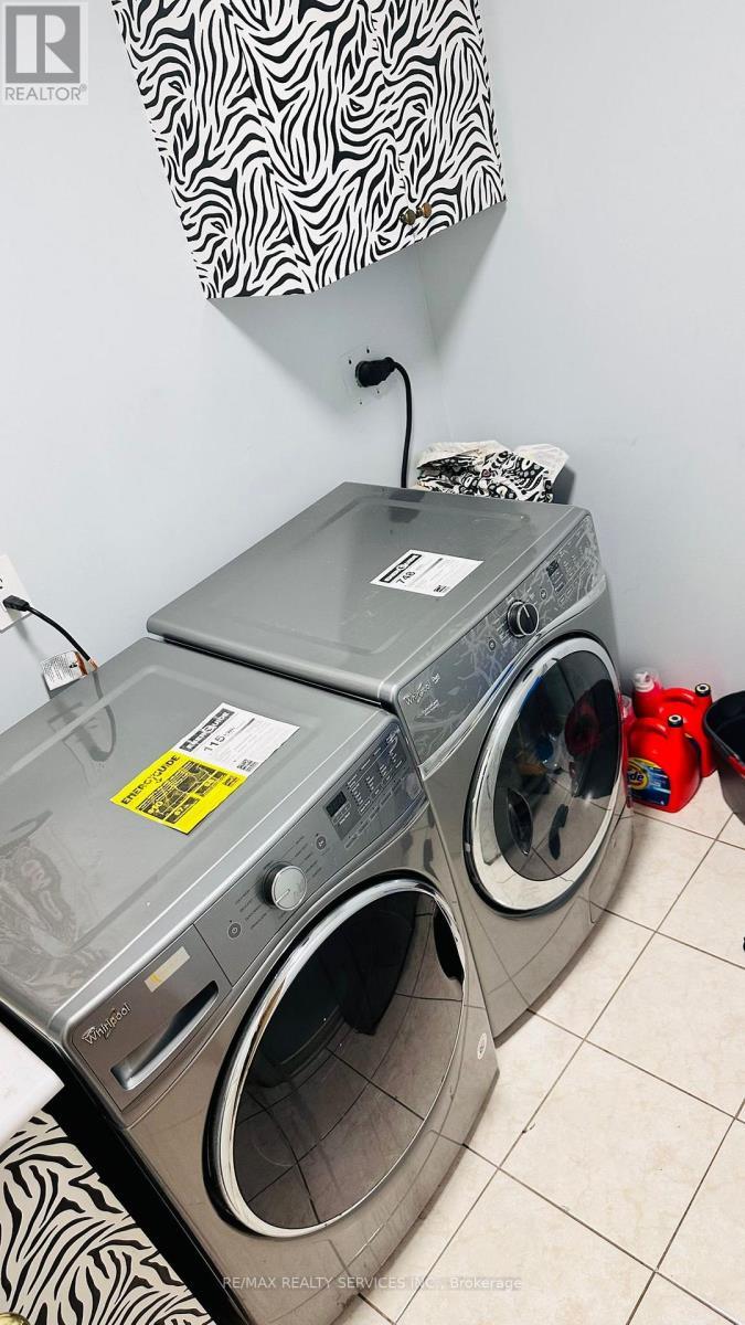 19 Flatlands Way, Brampton, ON - Indoor Photo Showing Laundry Room
