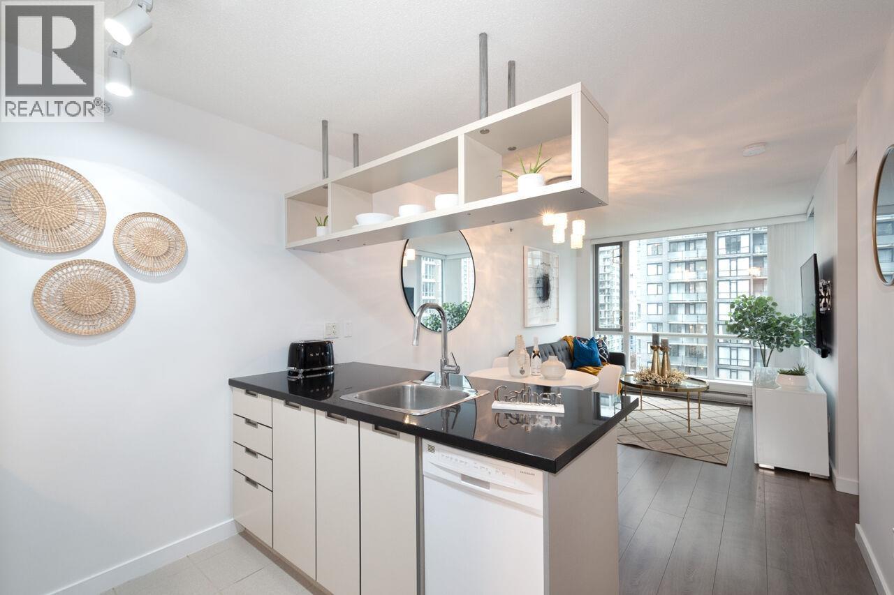 1205 1082 Seymour Street, Vancouver, BC - Indoor Photo Showing Kitchen