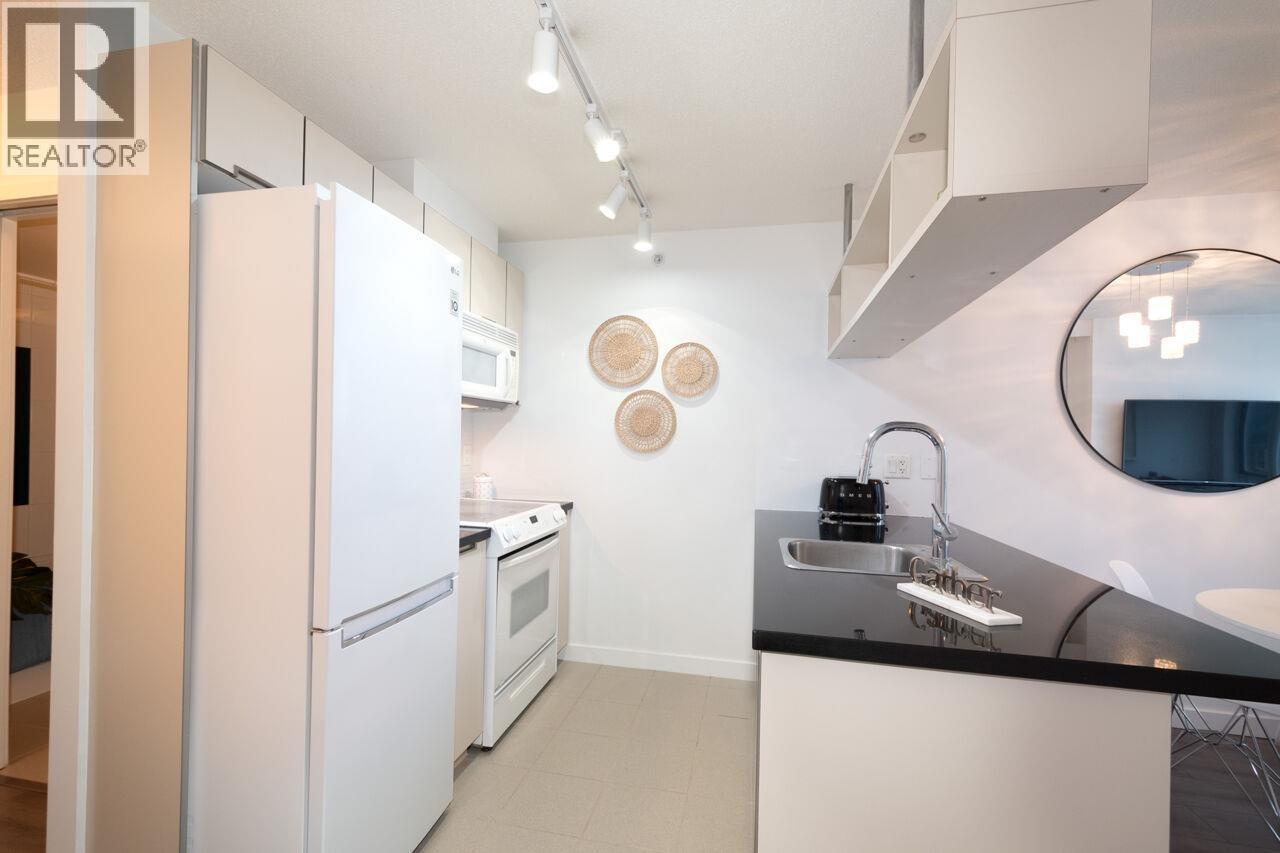 1205 1082 Seymour Street, Vancouver, BC - Indoor Photo Showing Kitchen