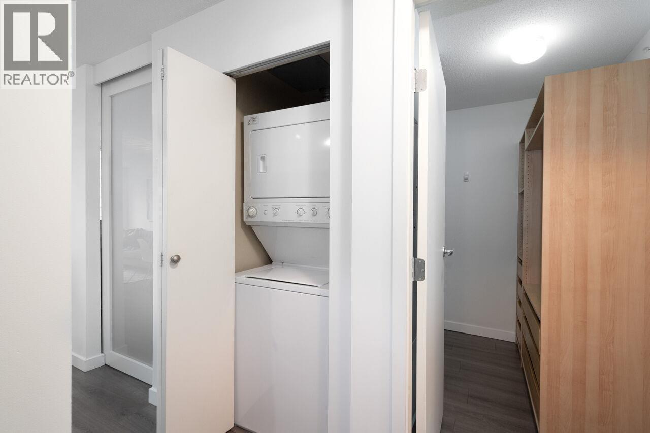 1205 1082 Seymour Street, Vancouver, BC - Indoor Photo Showing Laundry Room
