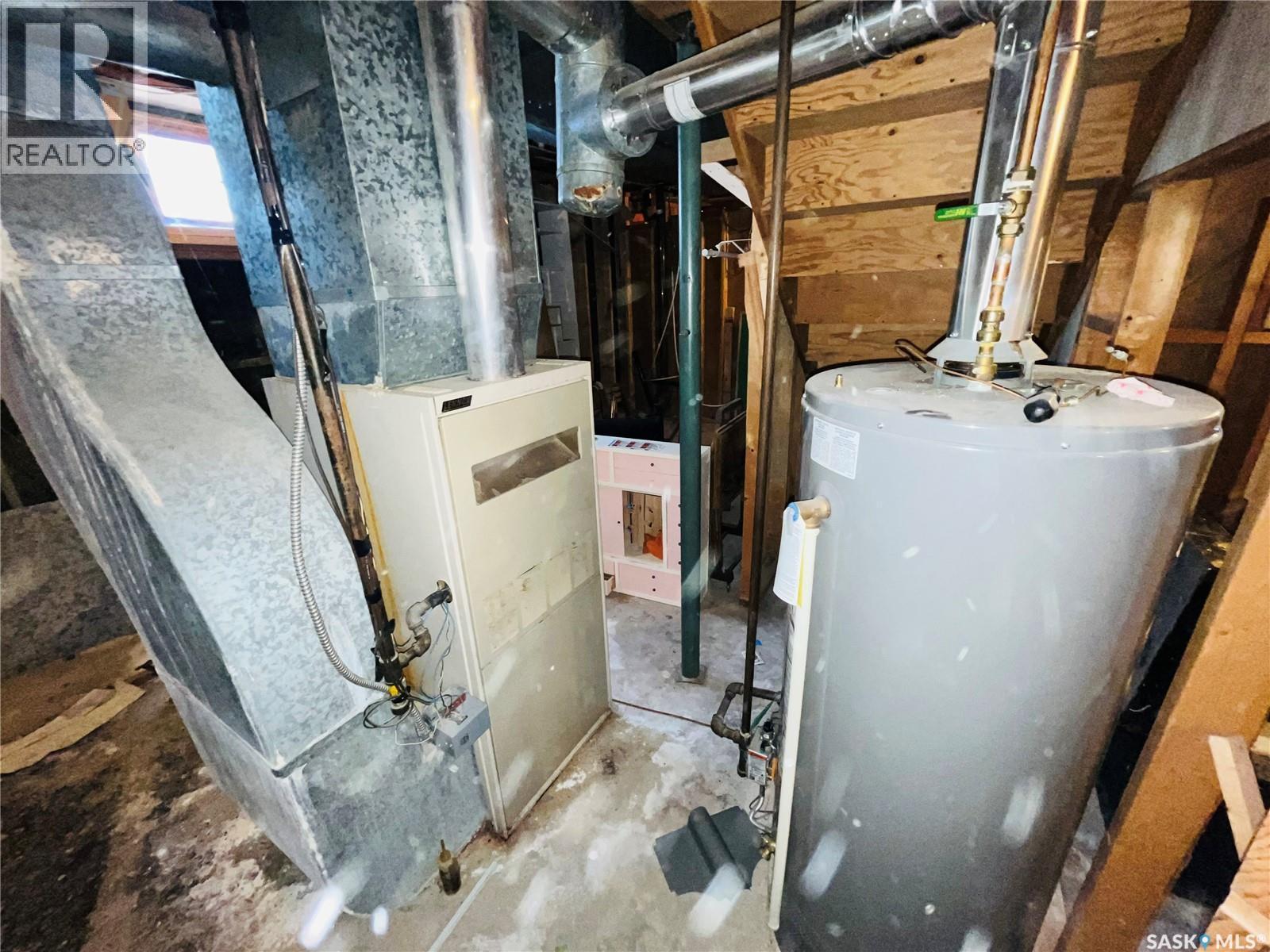 500 Reed Street, Morse, SK - Indoor Photo Showing Basement
