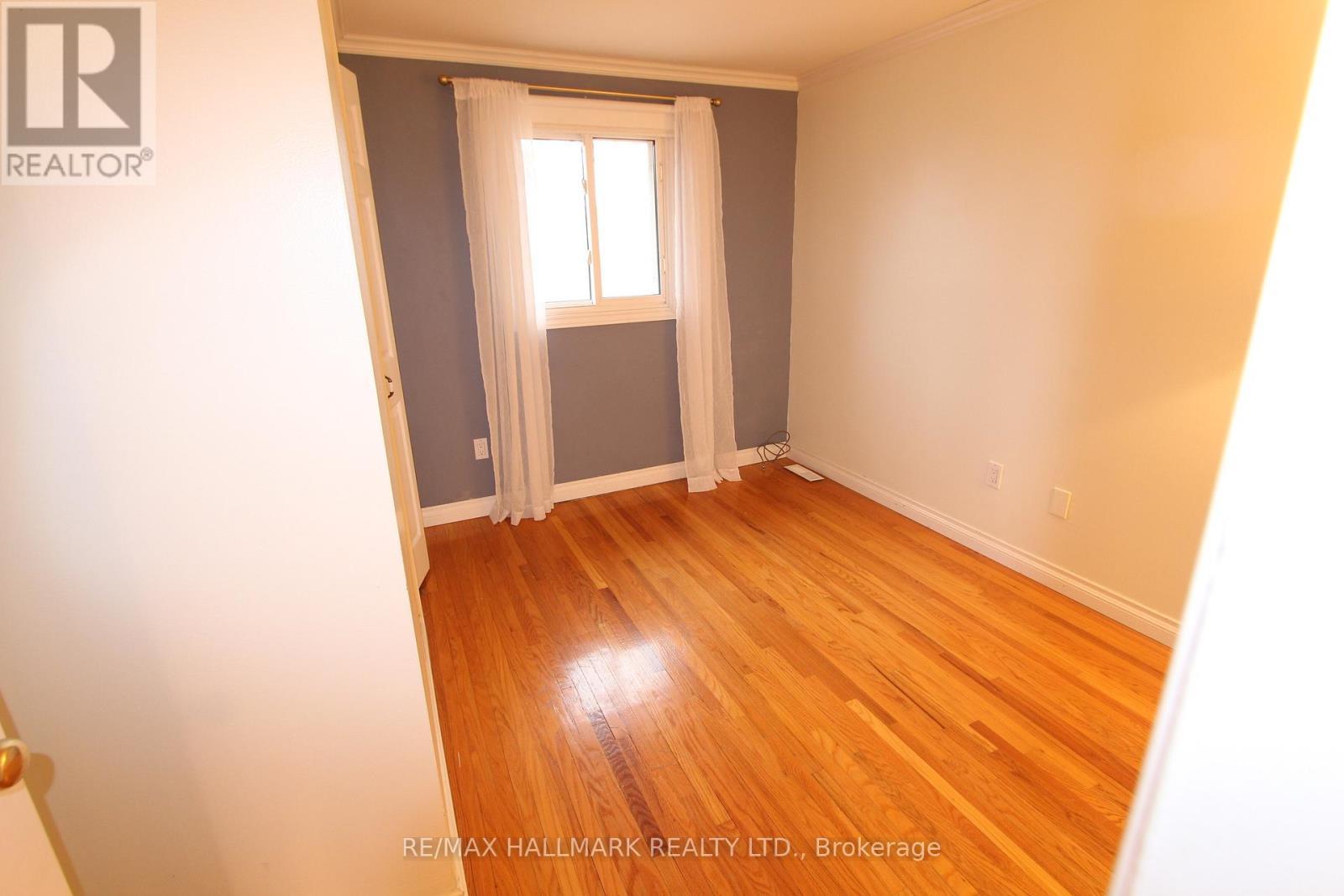 Upper Unit - 8 Meadowland Avenue, Barrie, ON - Indoor Photo Showing Other Room