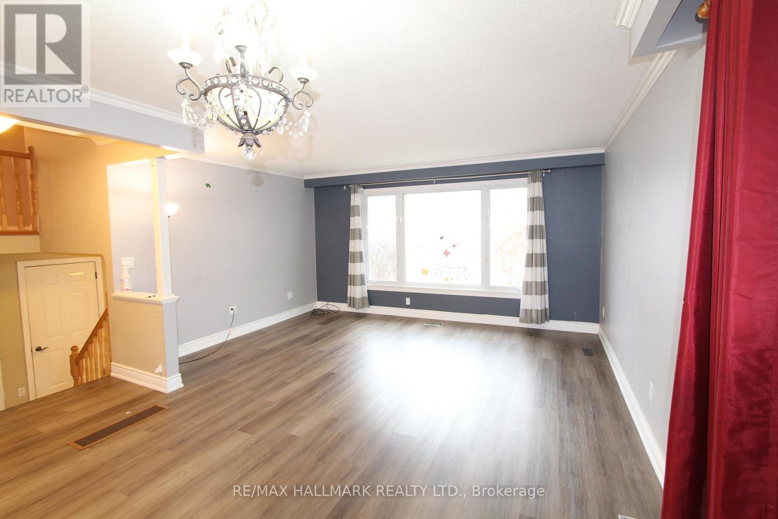 Upper Unit - 8 Meadowland Avenue, Barrie, ON - Indoor Photo Showing Other Room