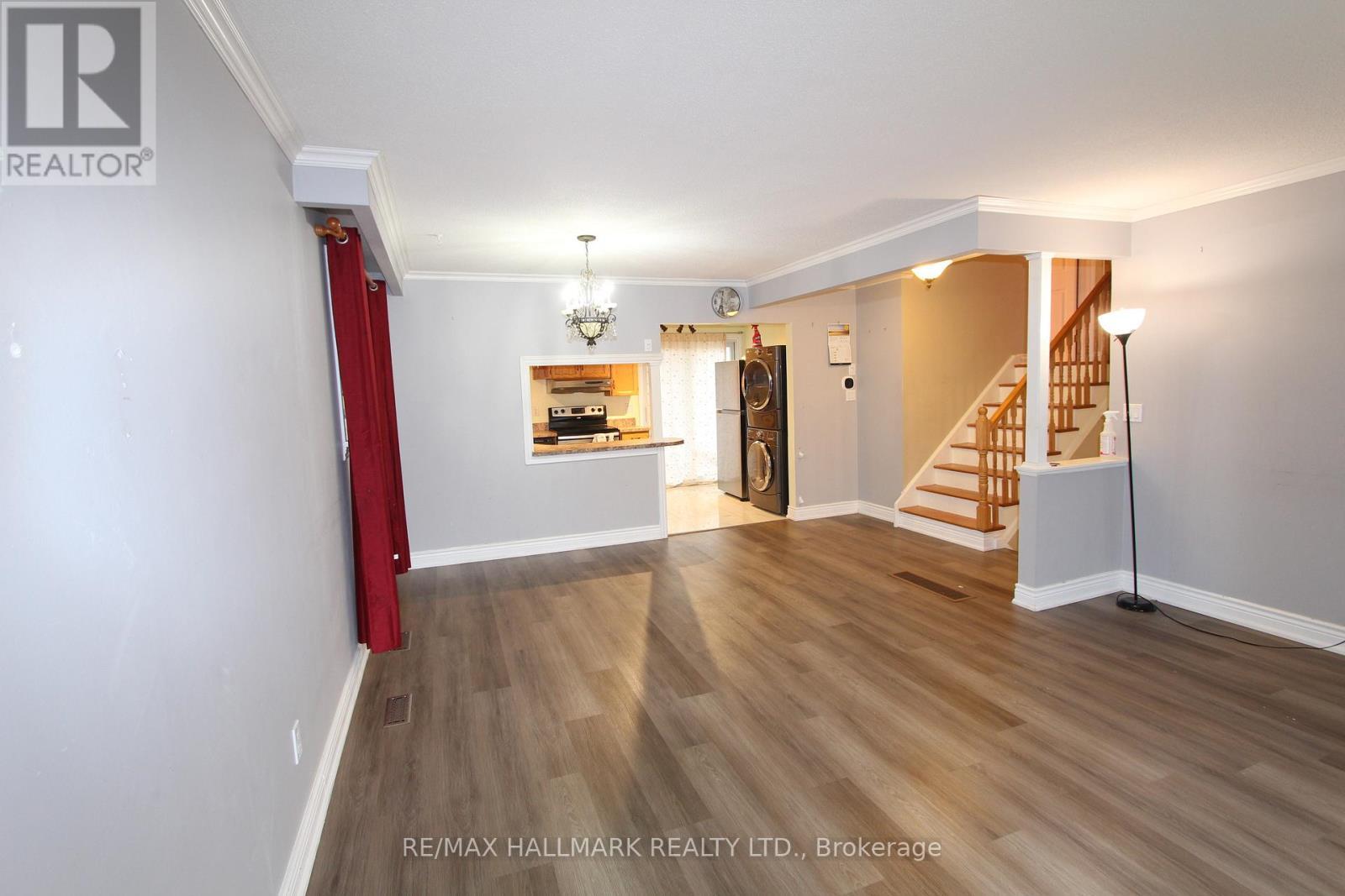 Upper Unit - 8 Meadowland Avenue, Barrie, ON - Indoor