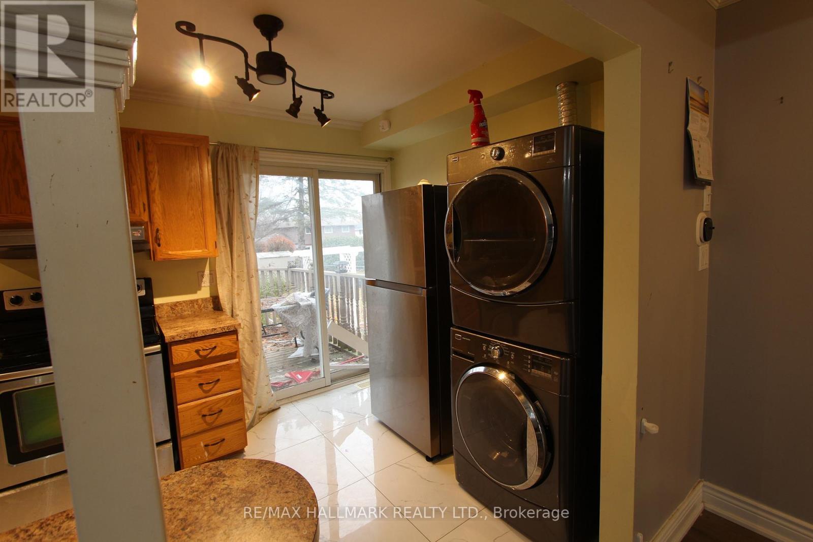 Upper Unit - 8 Meadowland Avenue, Barrie, ON - Indoor Photo Showing Laundry Room