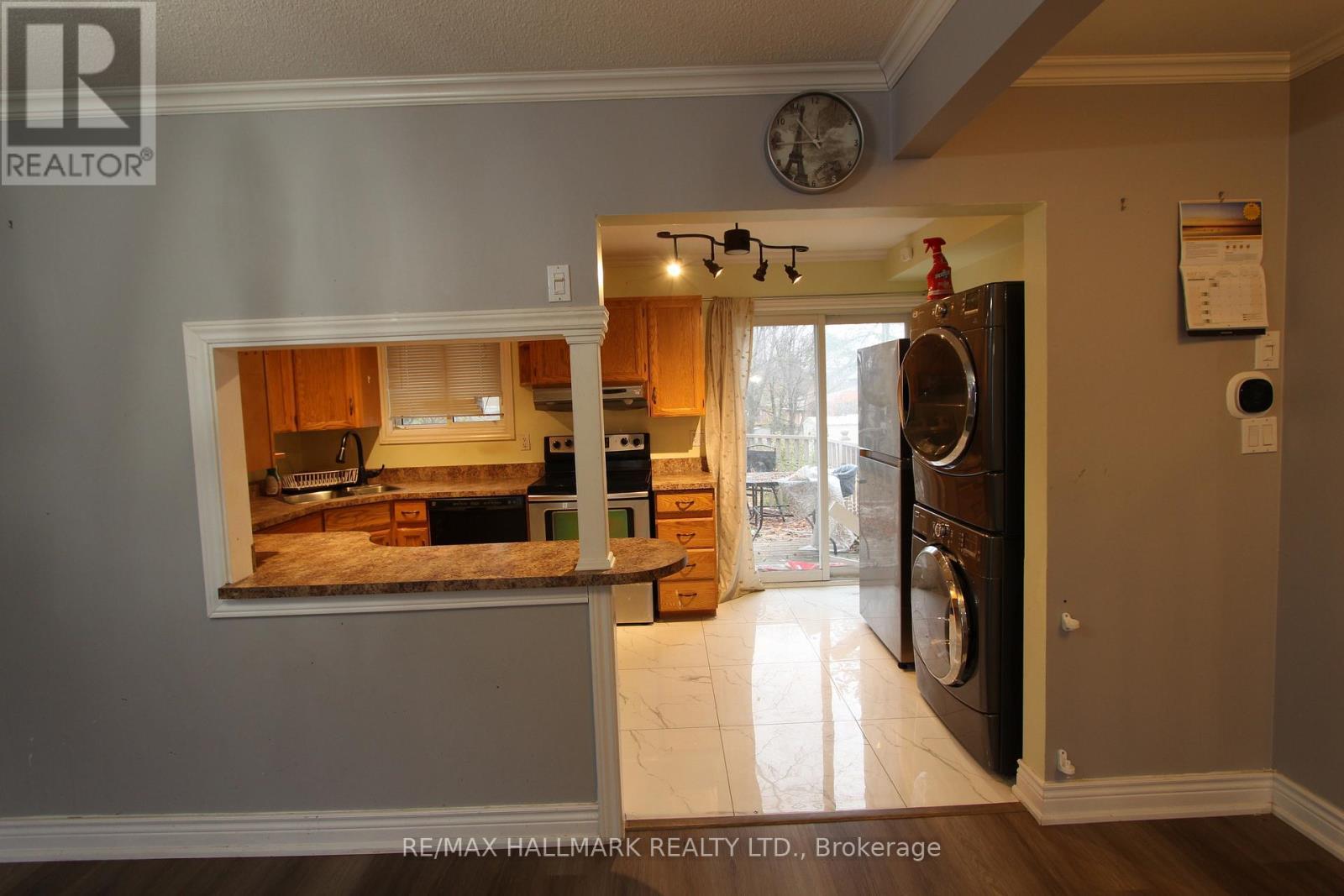 Upper Unit - 8 Meadowland Avenue, Barrie, ON - Indoor