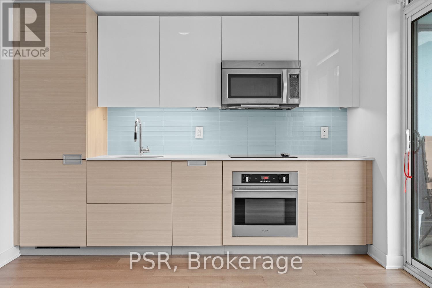 1002 - 210 Simcoe Street, Toronto, ON - Indoor Photo Showing Kitchen