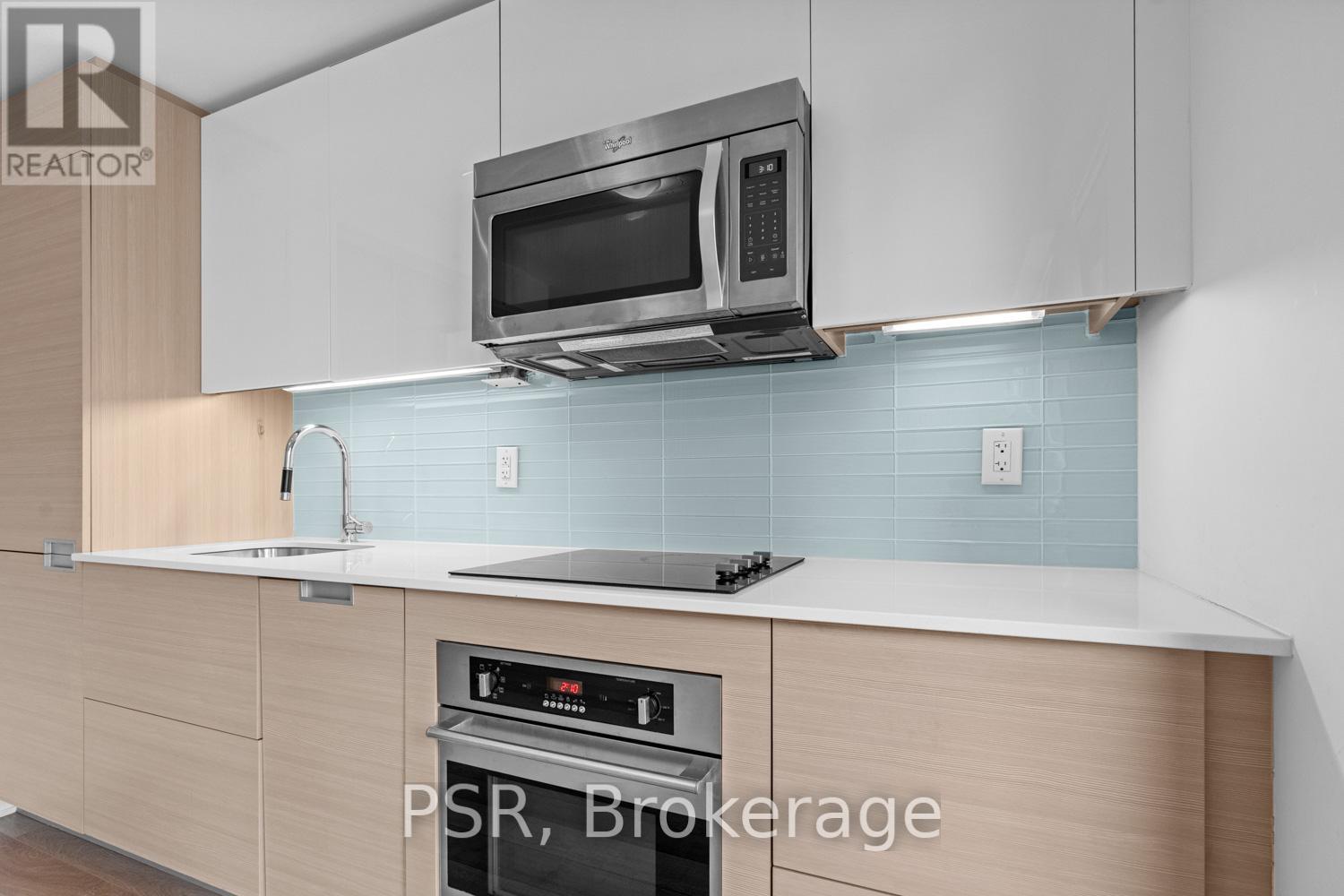 1002 - 210 Simcoe Street, Toronto, ON - Indoor Photo Showing Kitchen With Upgraded Kitchen